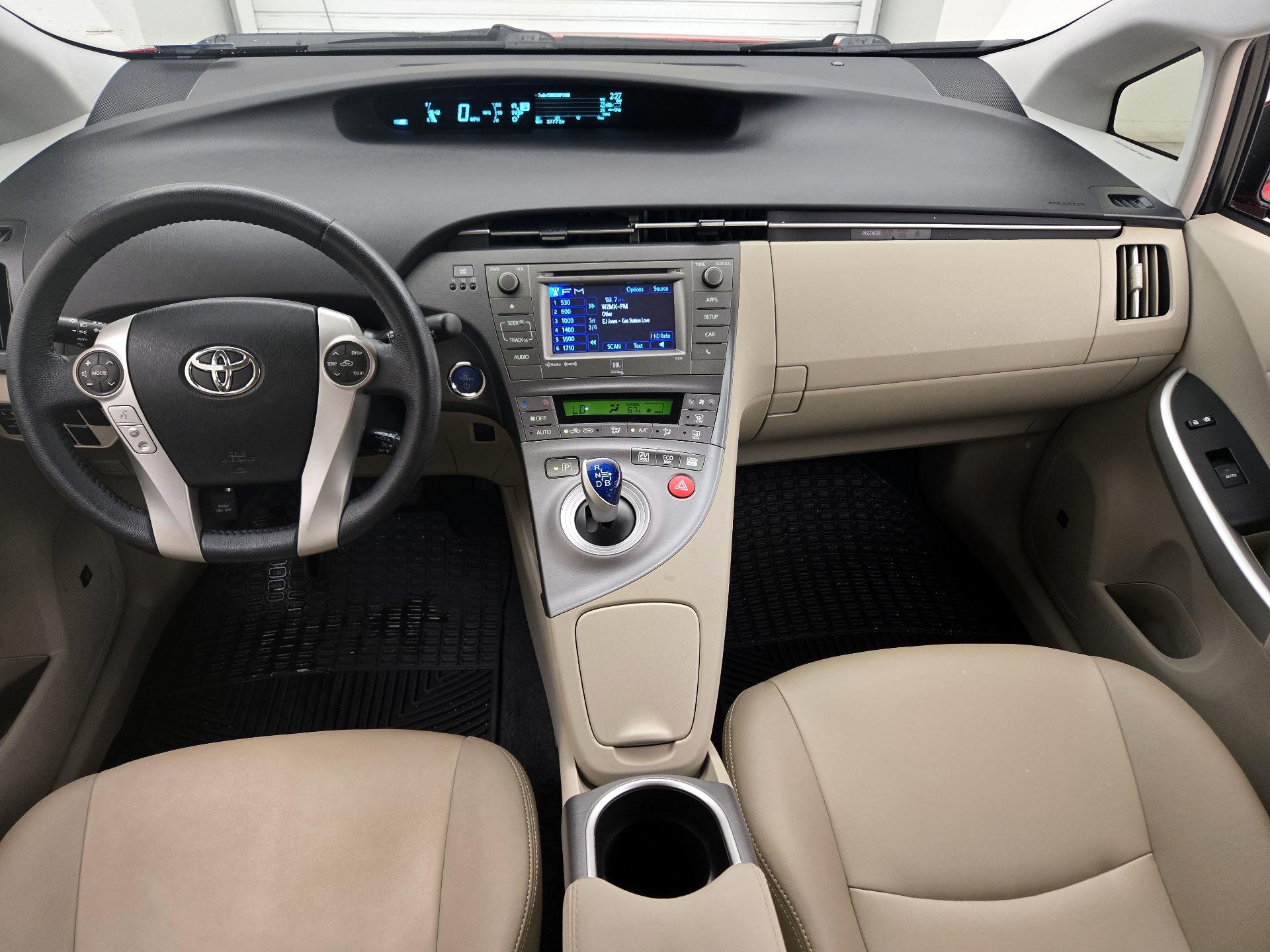 Thumbnail: 2015 Toyota Prius - 9