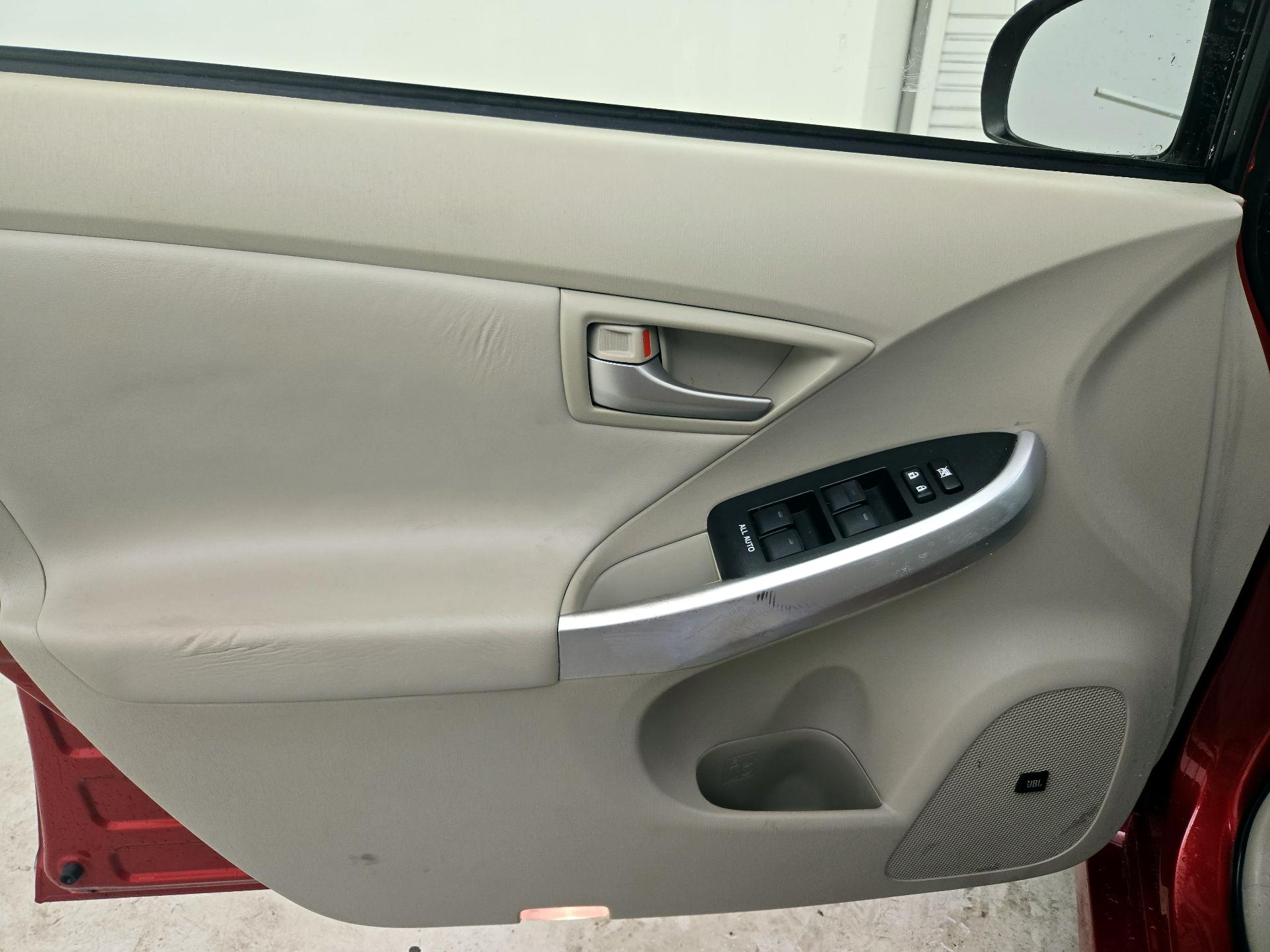 Thumbnail: 2015 Toyota Prius - 12