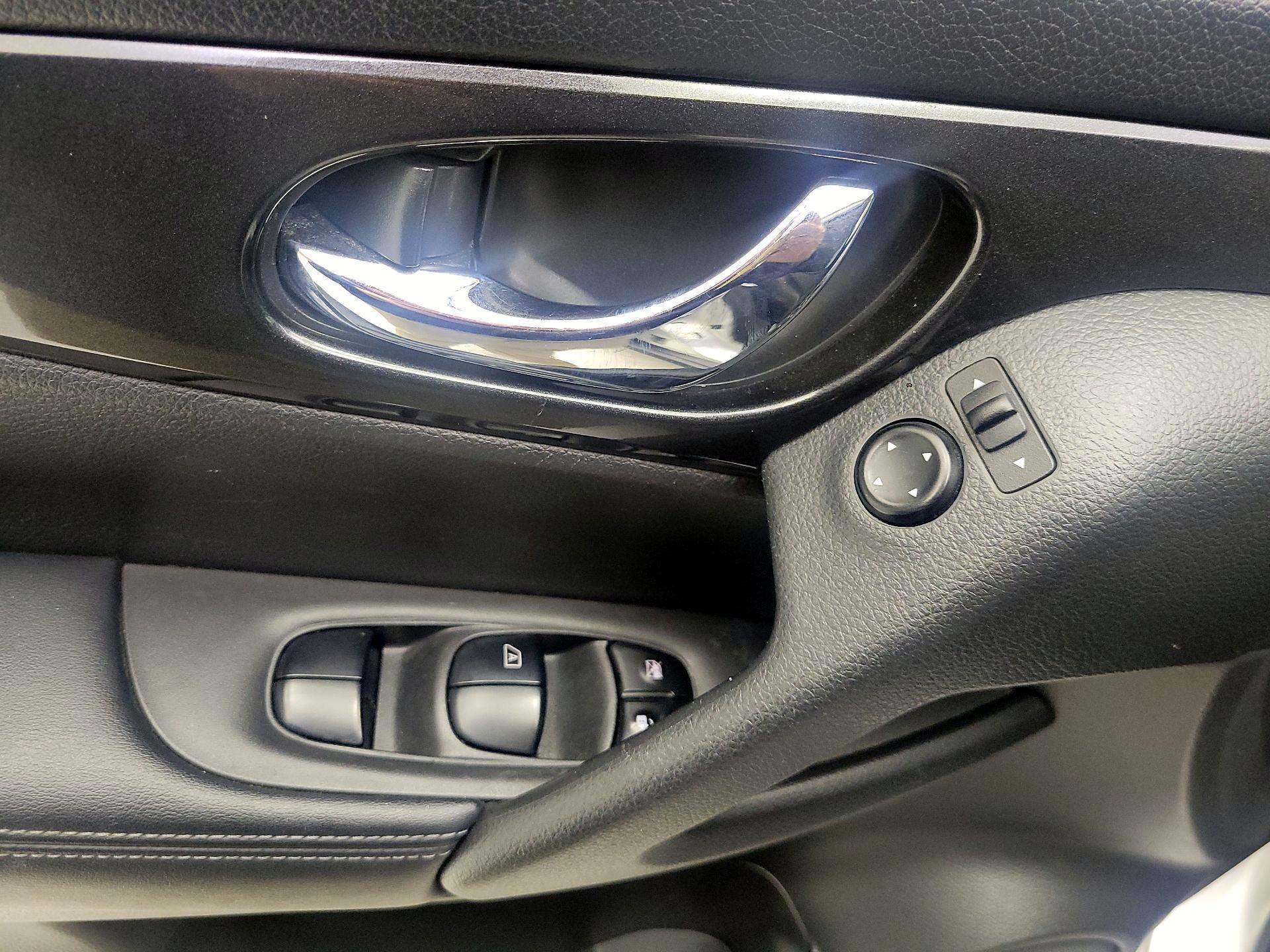 Thumbnail: 2020 Nissan Rogue - 12
