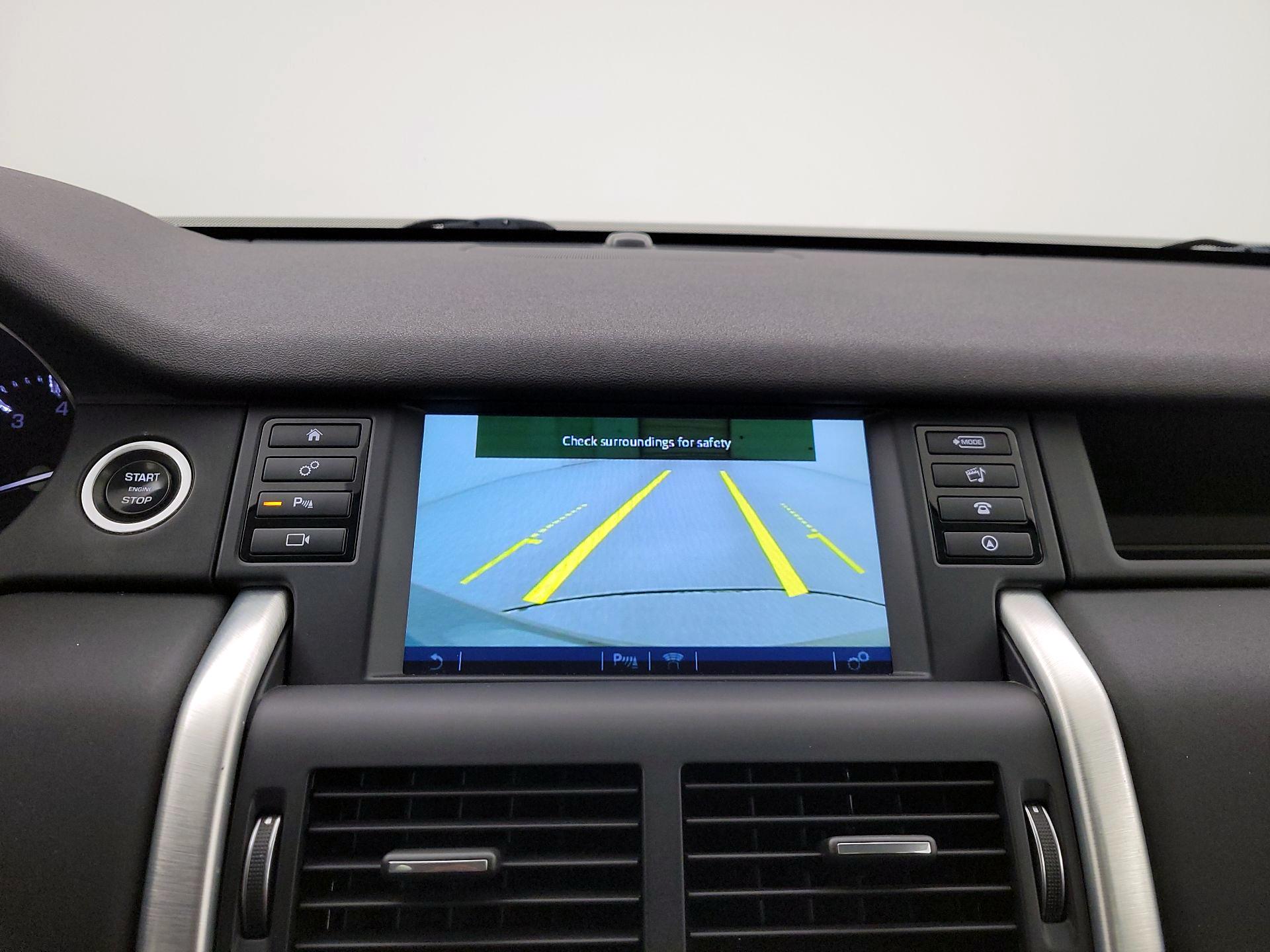 Thumbnail: 2016 Land Rover Discovery Sport - 15