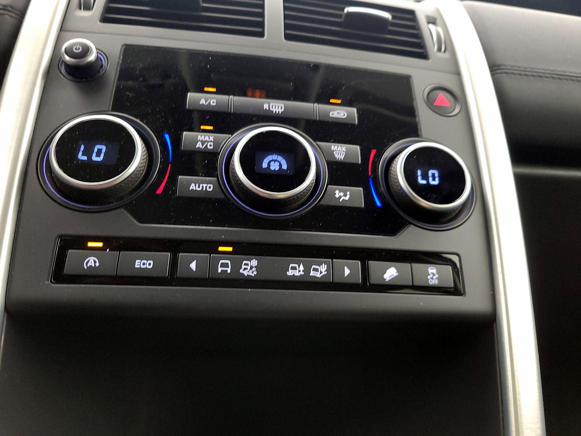 Thumbnail: 2016 Land Rover Discovery Sport - 17