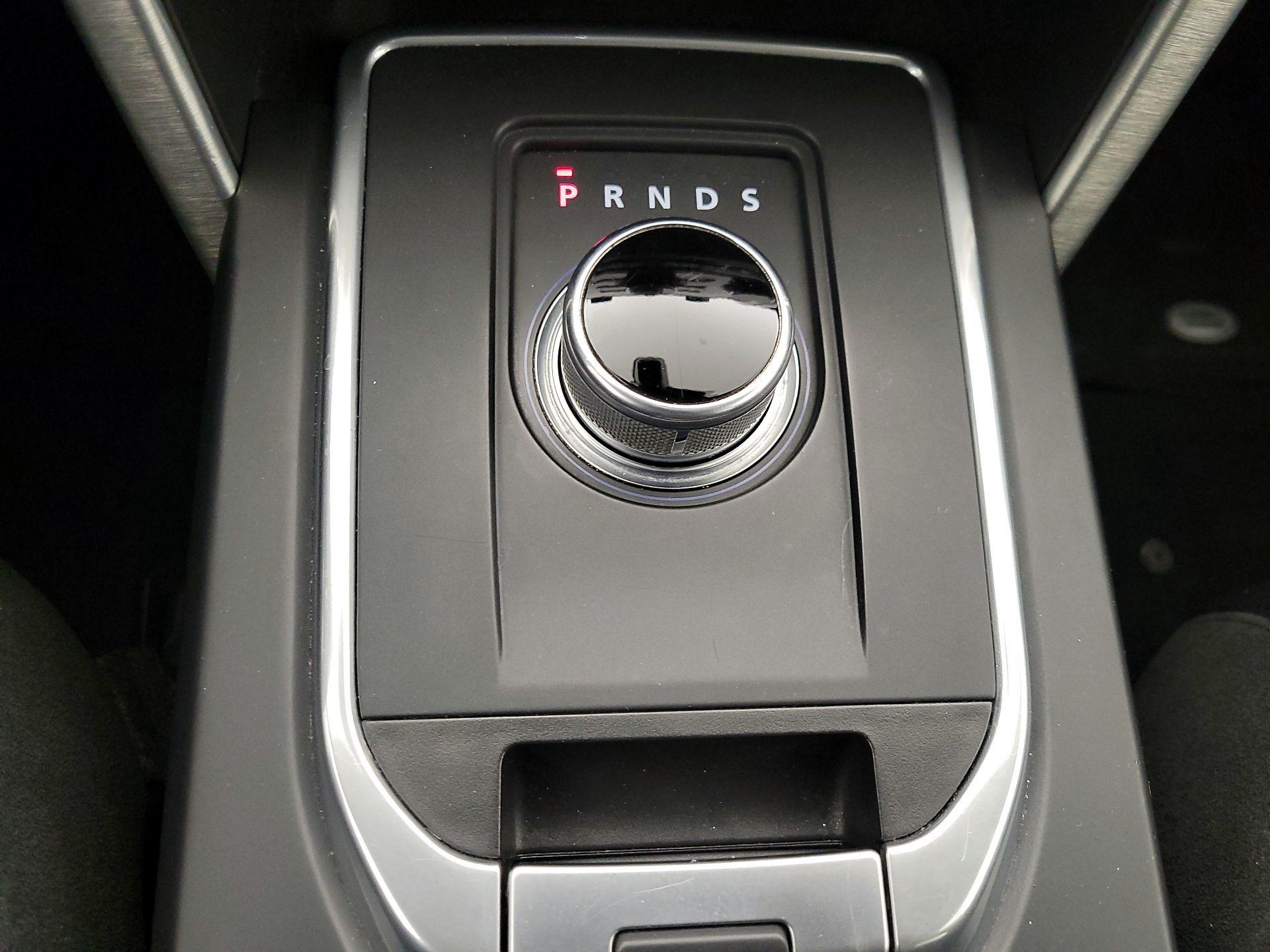 Thumbnail: 2016 Land Rover Discovery Sport - 18