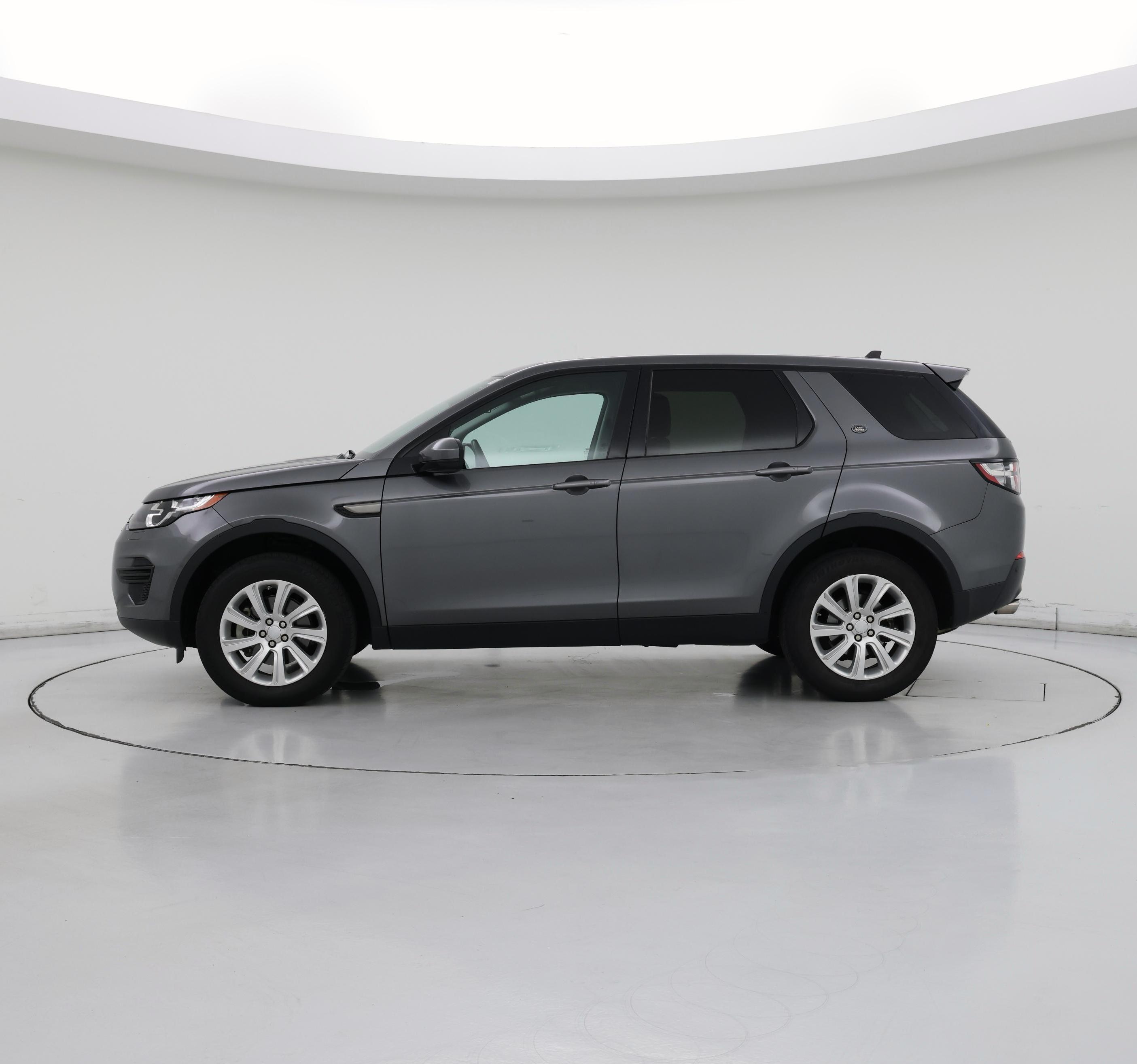 Thumbnail: 2016 Land Rover Discovery Sport - 3