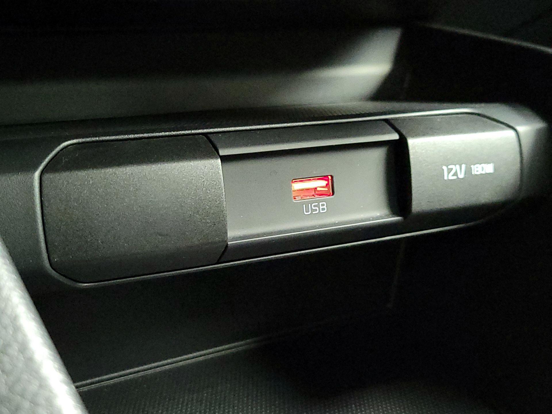 Thumbnail: 2023 Kia Rio - 18