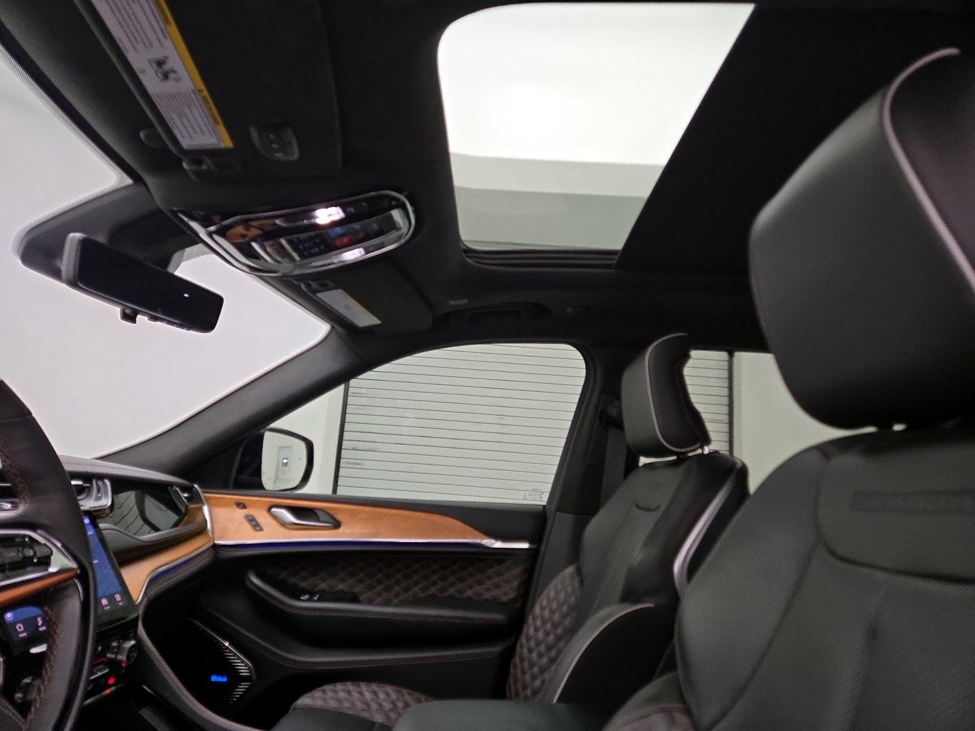Thumbnail: 2023 Jeep Grand Cherokee - 20