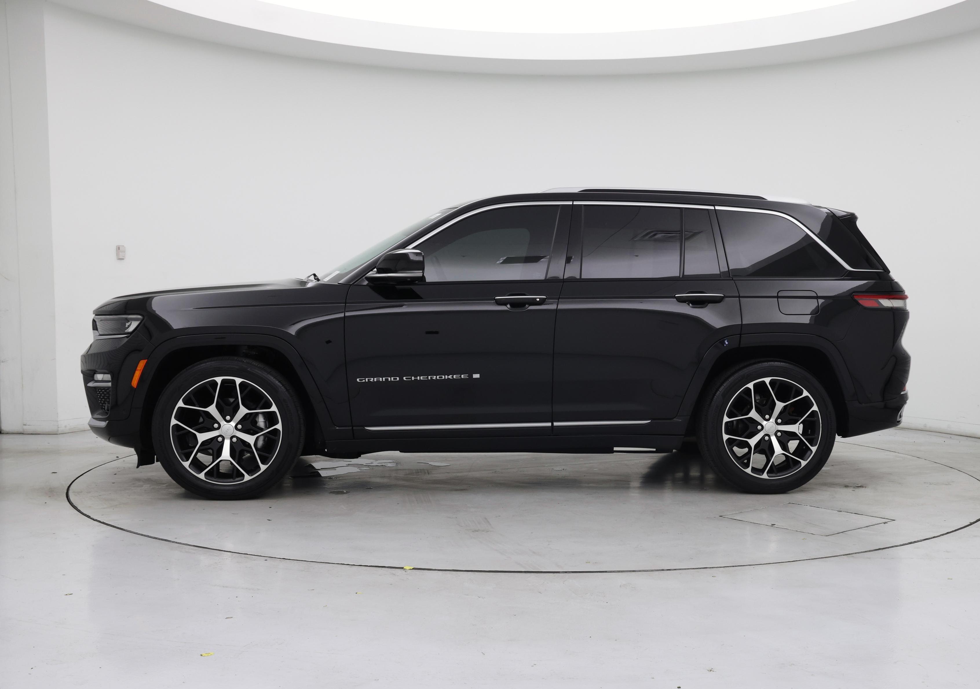 Thumbnail: 2023 Jeep Grand Cherokee - 3