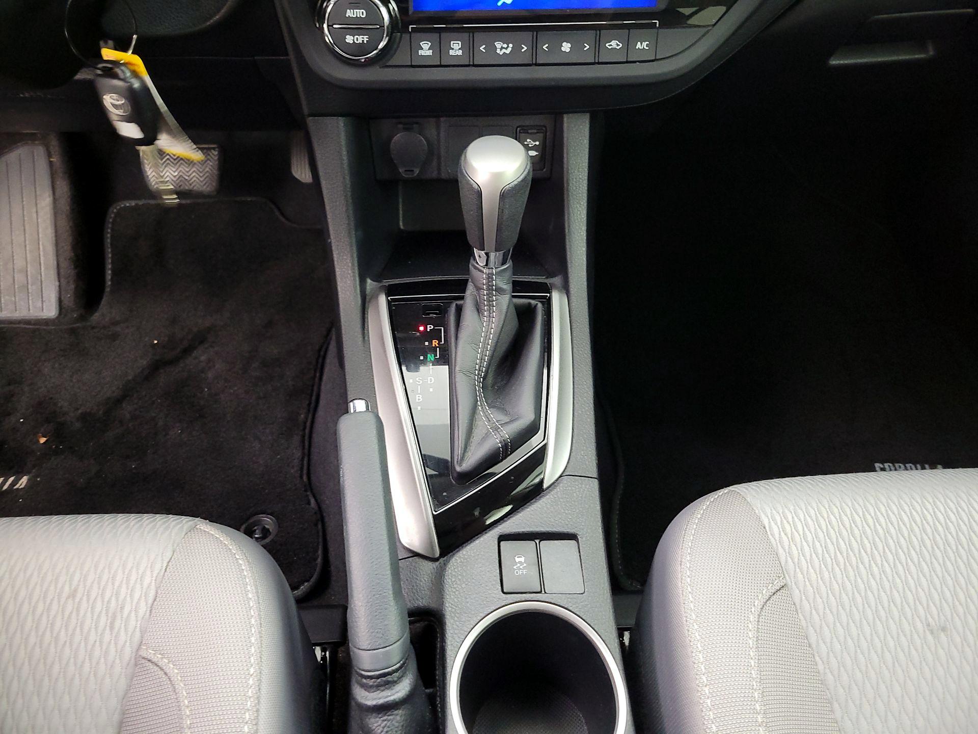 Thumbnail: 2015 Toyota Corolla - 17