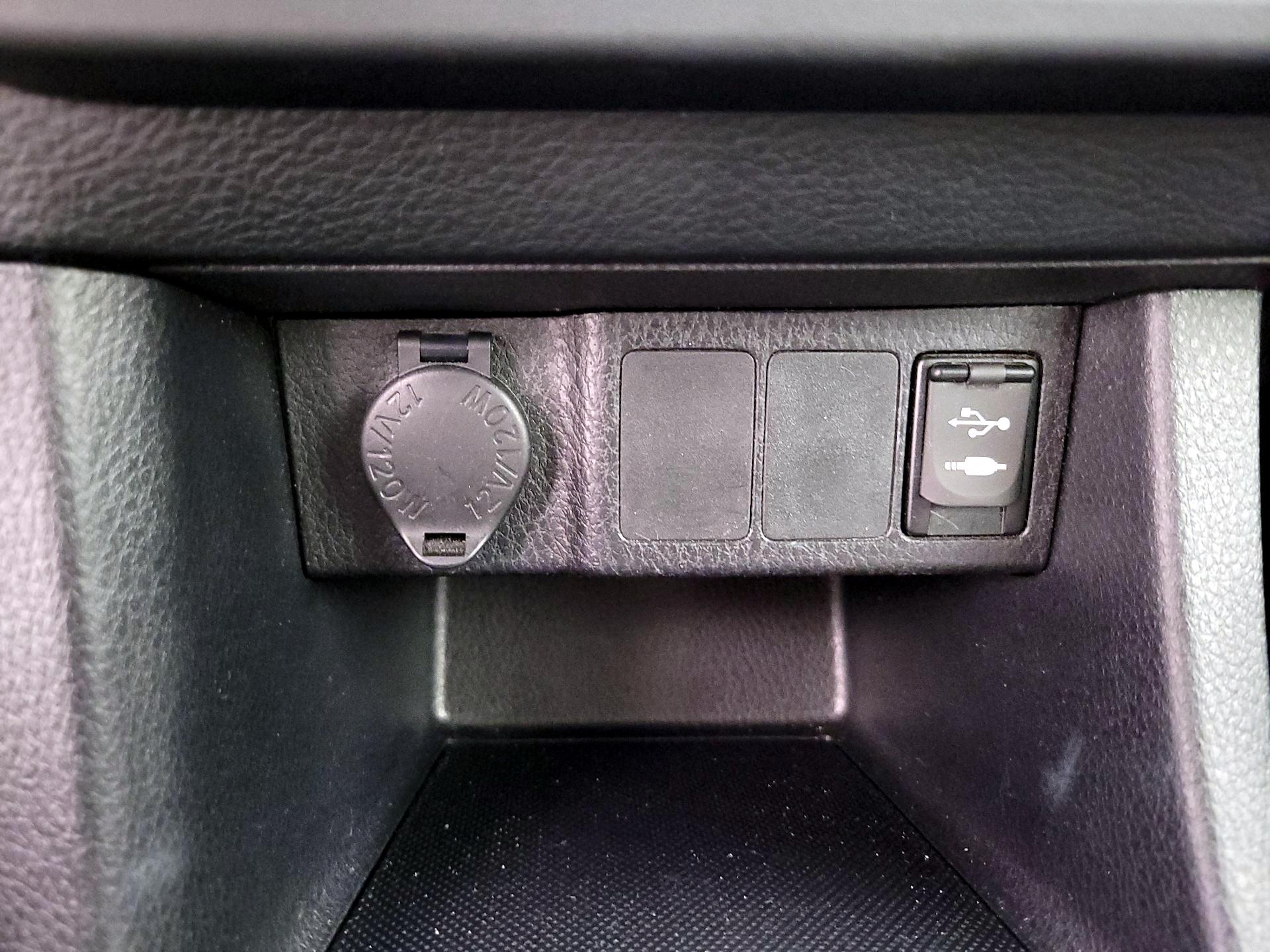 Thumbnail: 2015 Toyota Corolla - 18