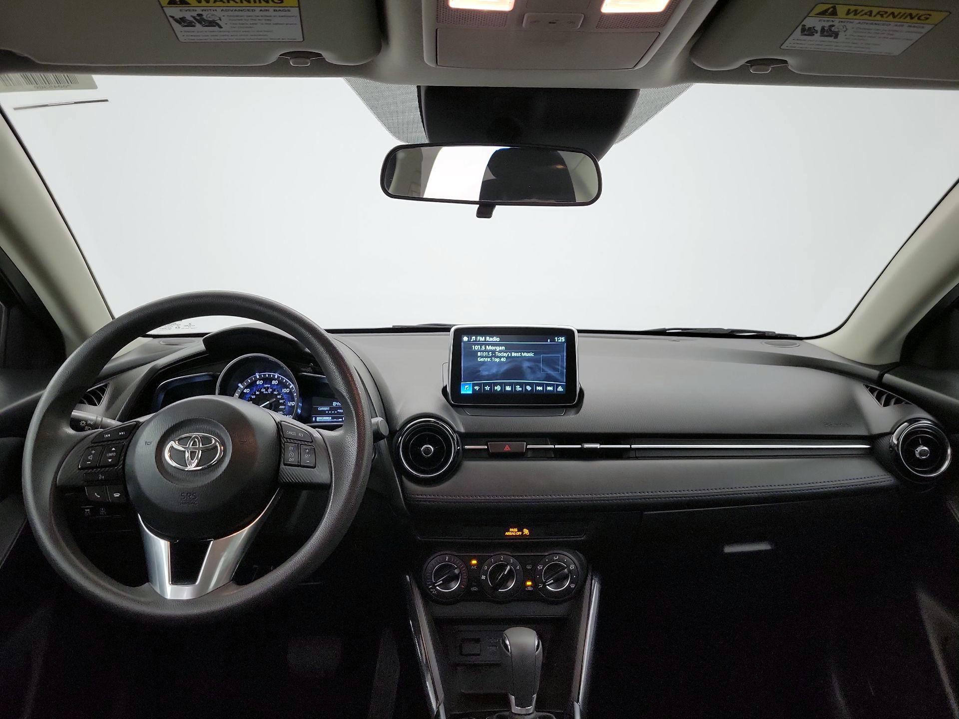 Thumbnail: 2017 Toyota Yaris iA - 9