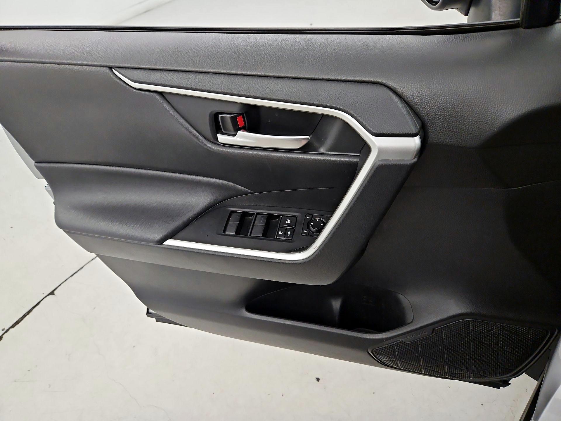 Thumbnail: 2021 Toyota RAV4 - 12