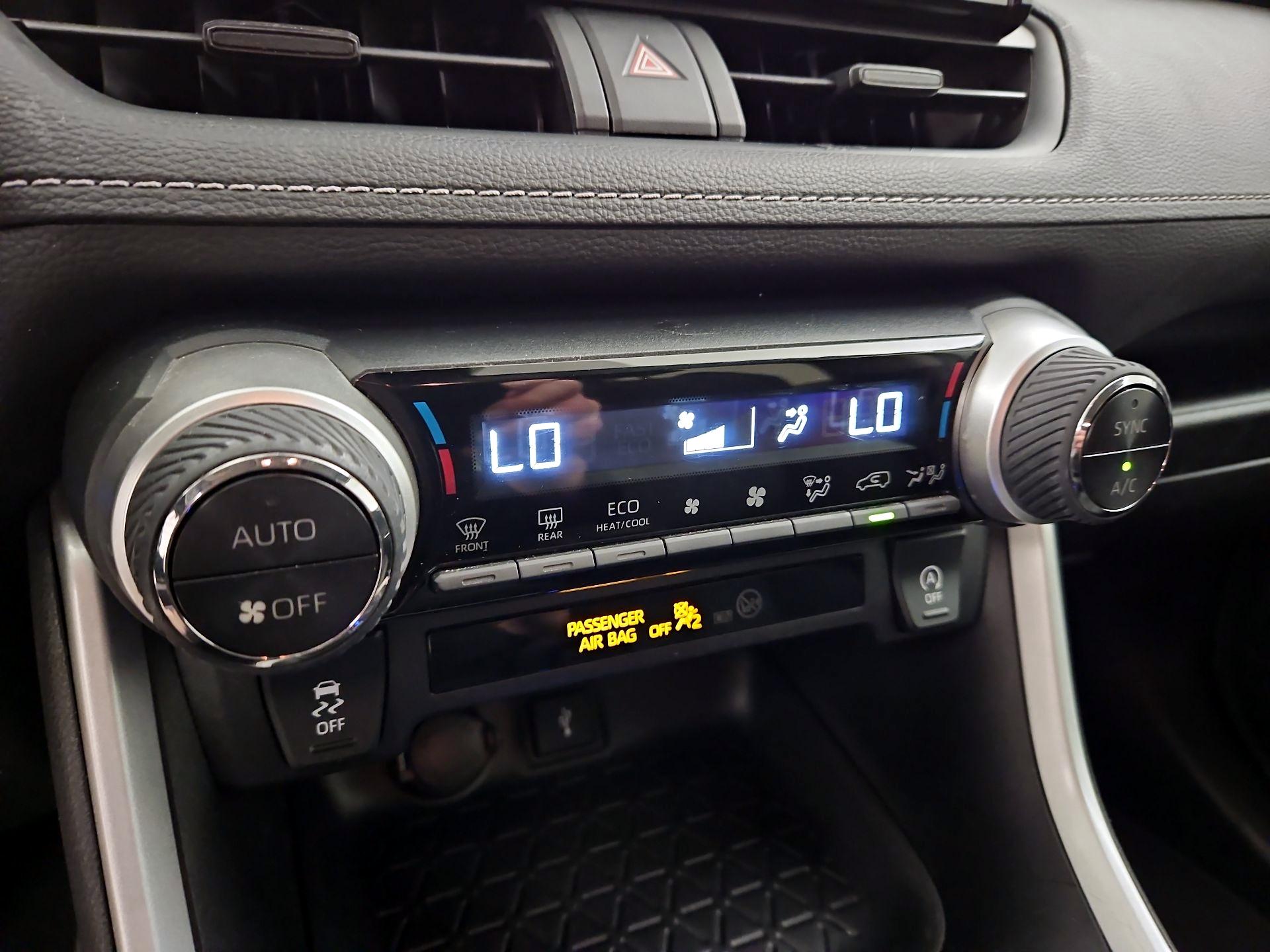 Thumbnail: 2021 Toyota RAV4 - 17