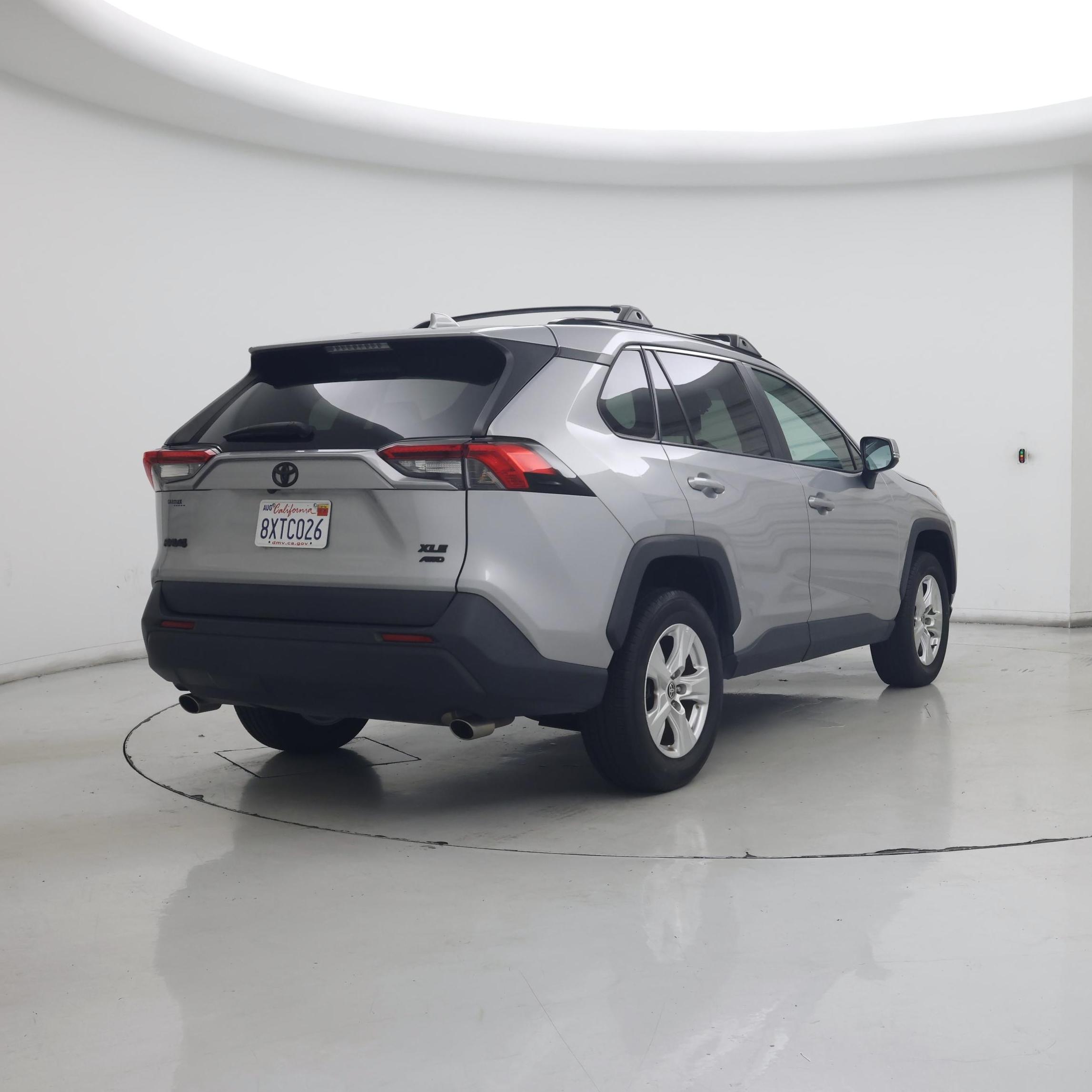 Thumbnail: 2021 Toyota RAV4 - 8