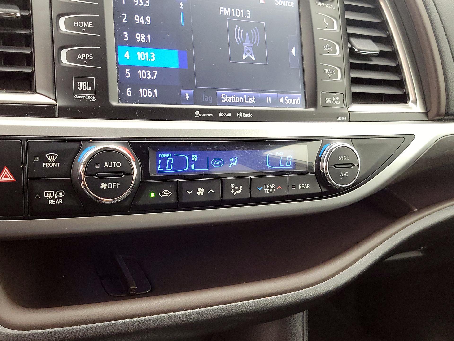 Thumbnail: 2018 Toyota Highlander - 16