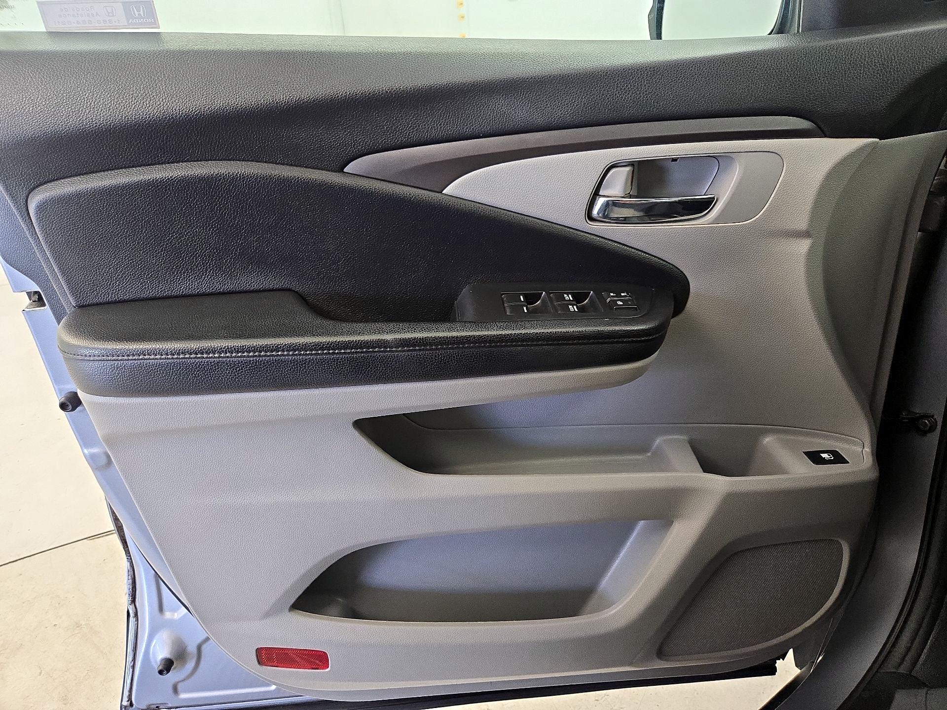 Thumbnail: 2019 Honda Pilot - 12