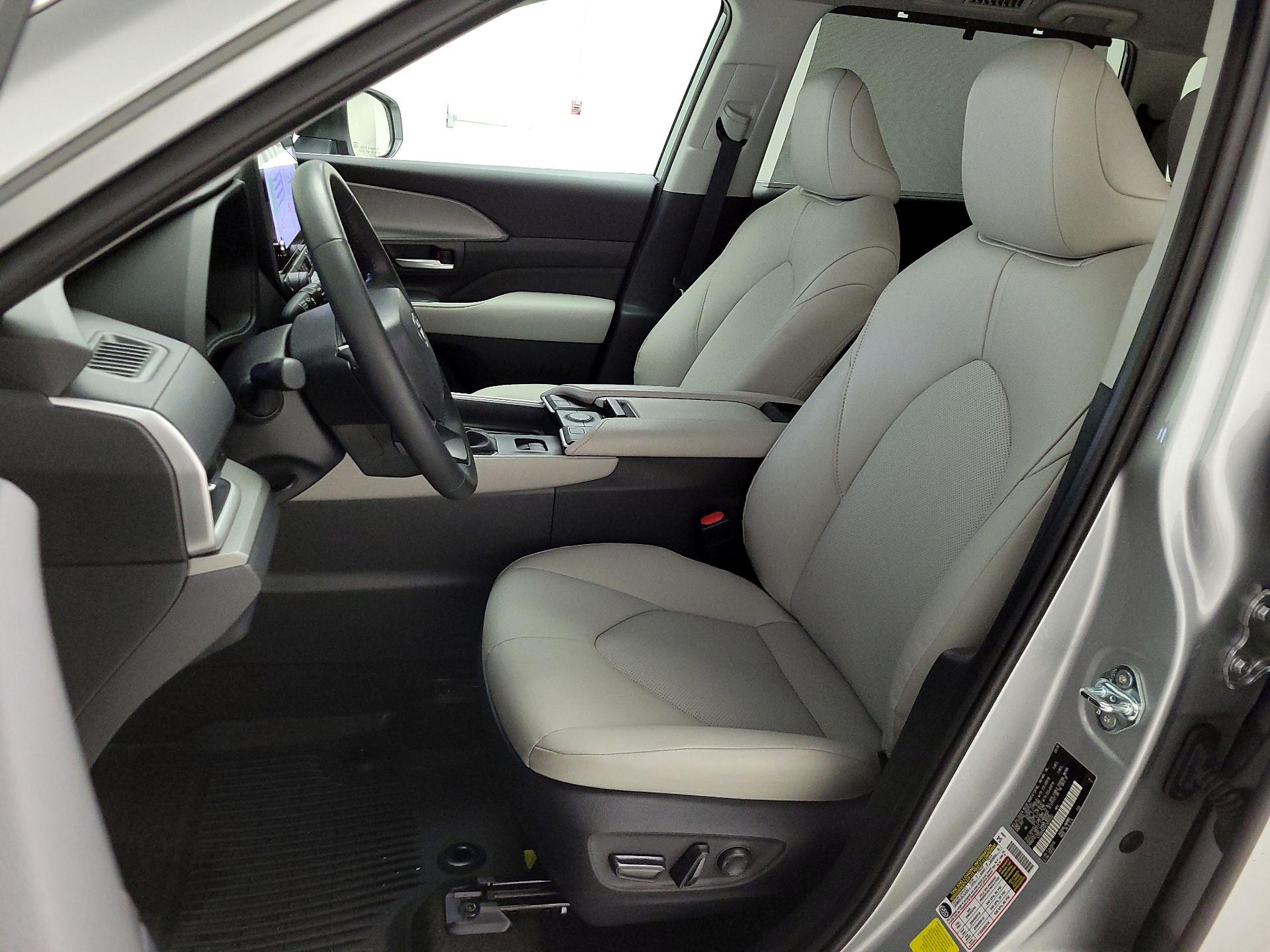 Thumbnail: 2026 Toyota Highlander - 11