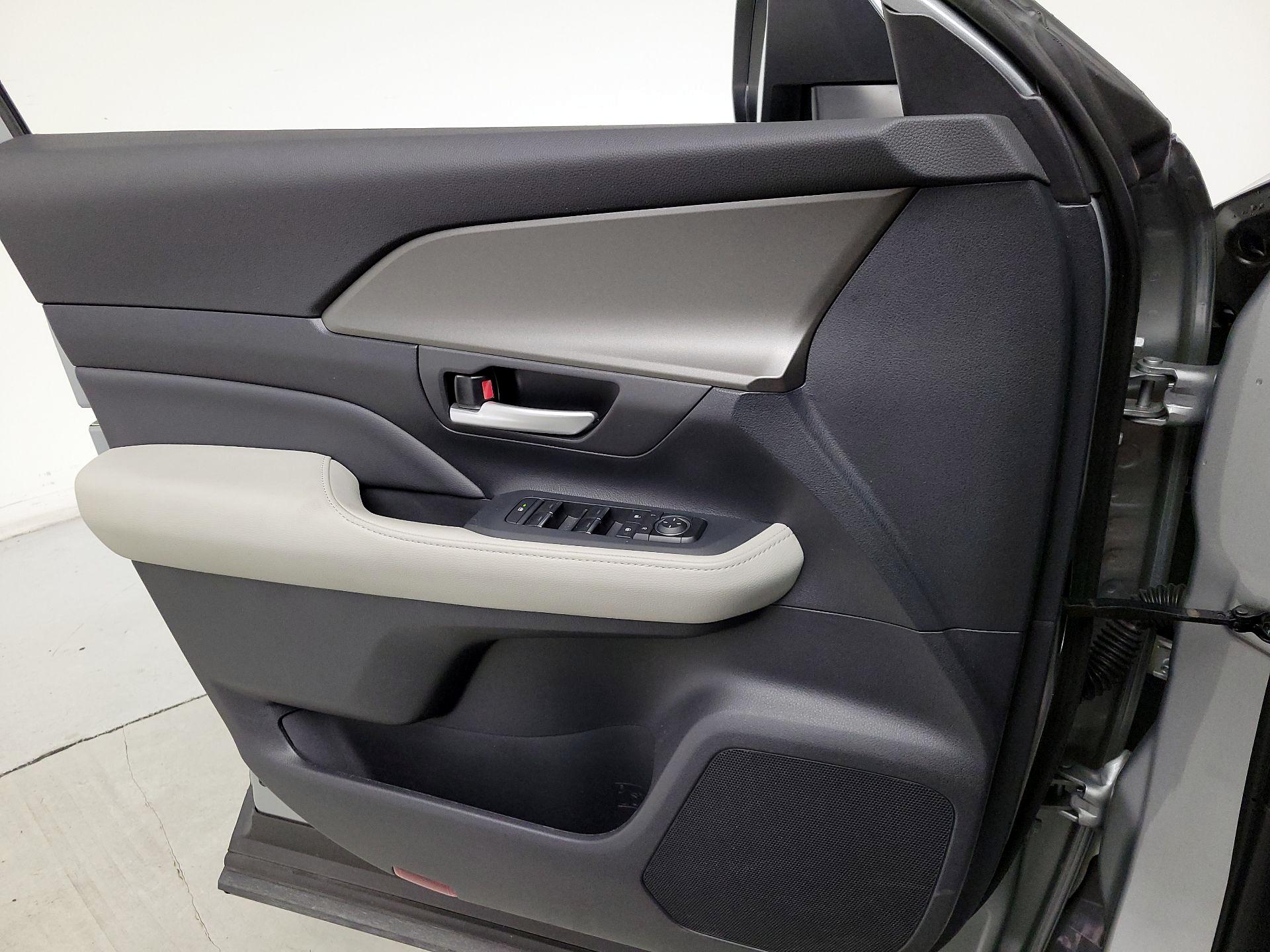 Thumbnail: 2026 Toyota Highlander - 12