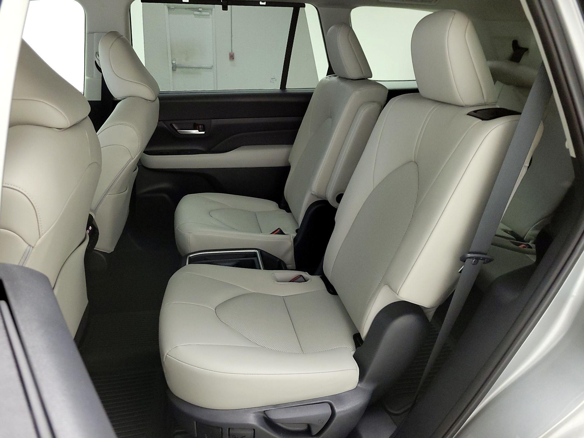 Thumbnail: 2026 Toyota Highlander - 20