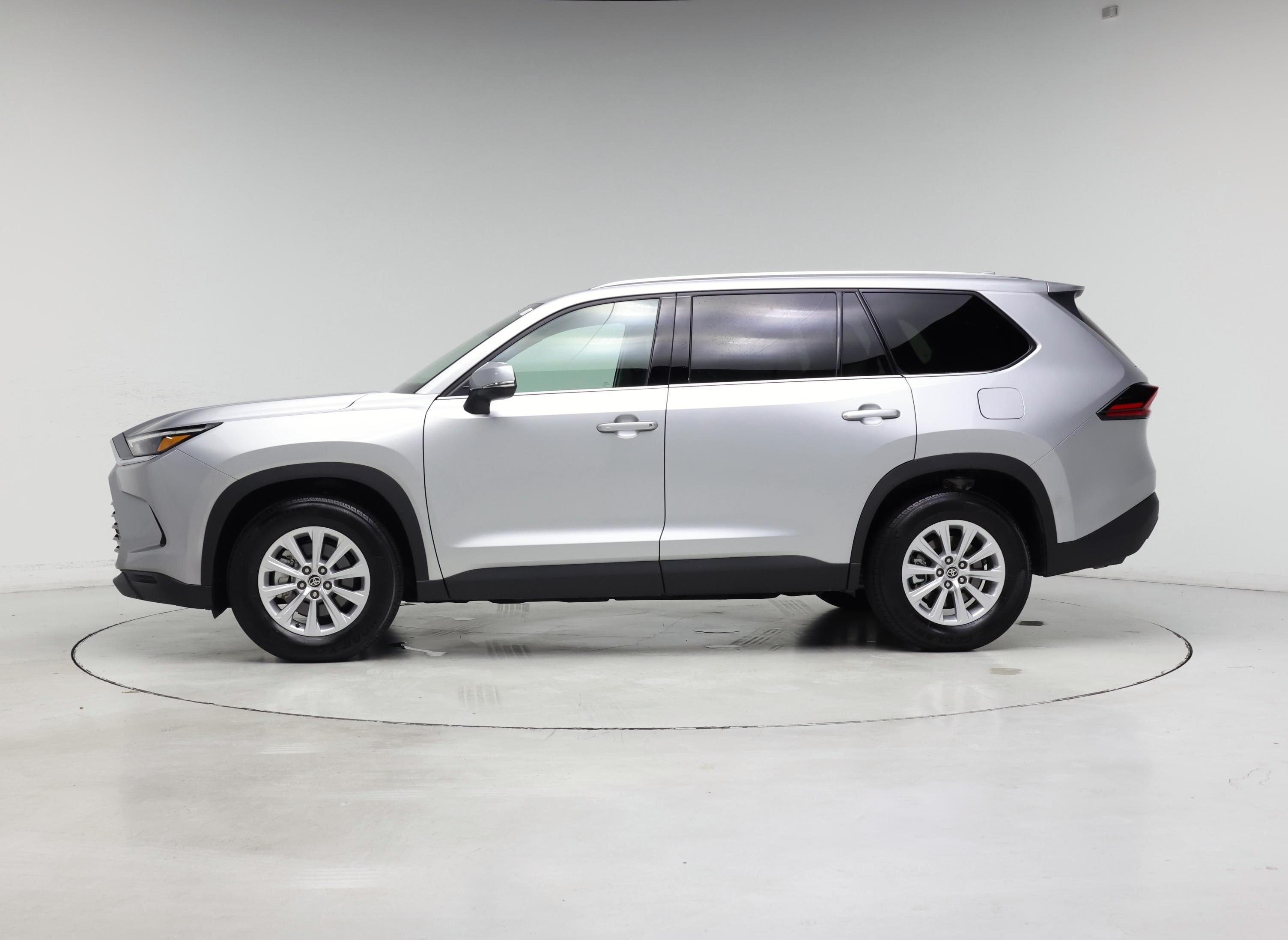 Thumbnail: 2026 Toyota Highlander - 3