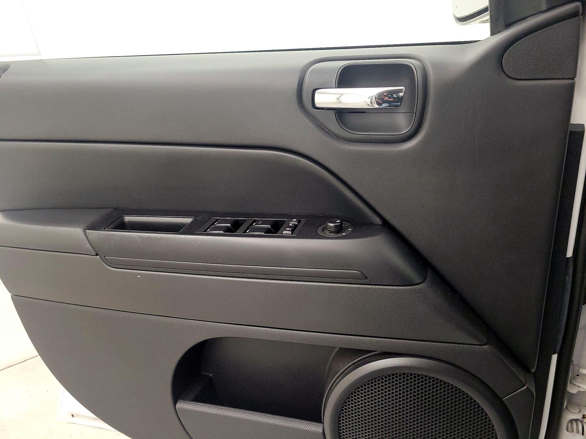 Thumbnail: 2016 Jeep Compass - 12