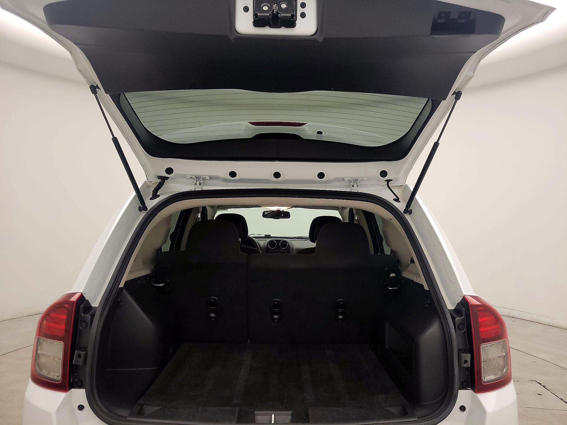 Thumbnail: 2016 Jeep Compass - 17