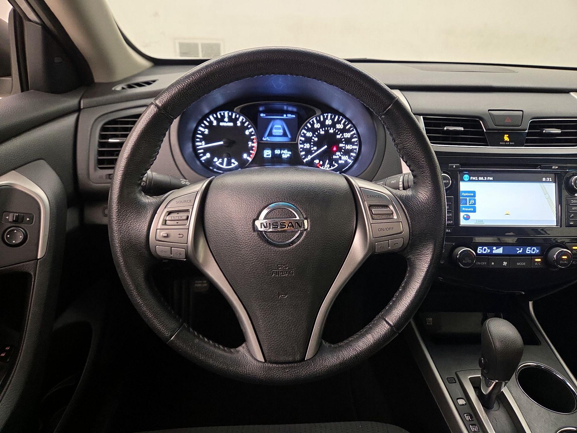 Thumbnail: 2015 Nissan Altima - 10