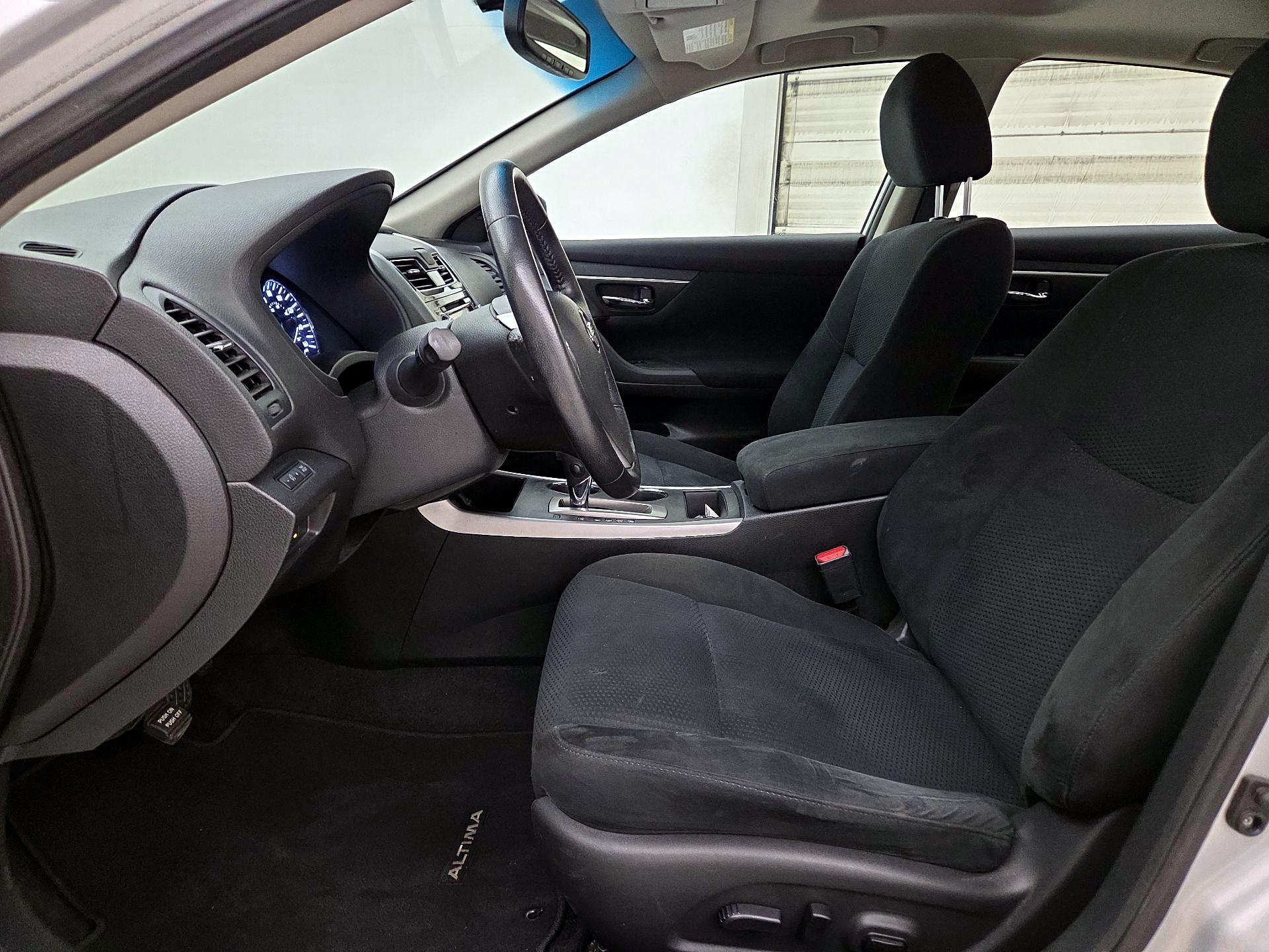 Thumbnail: 2015 Nissan Altima - 11