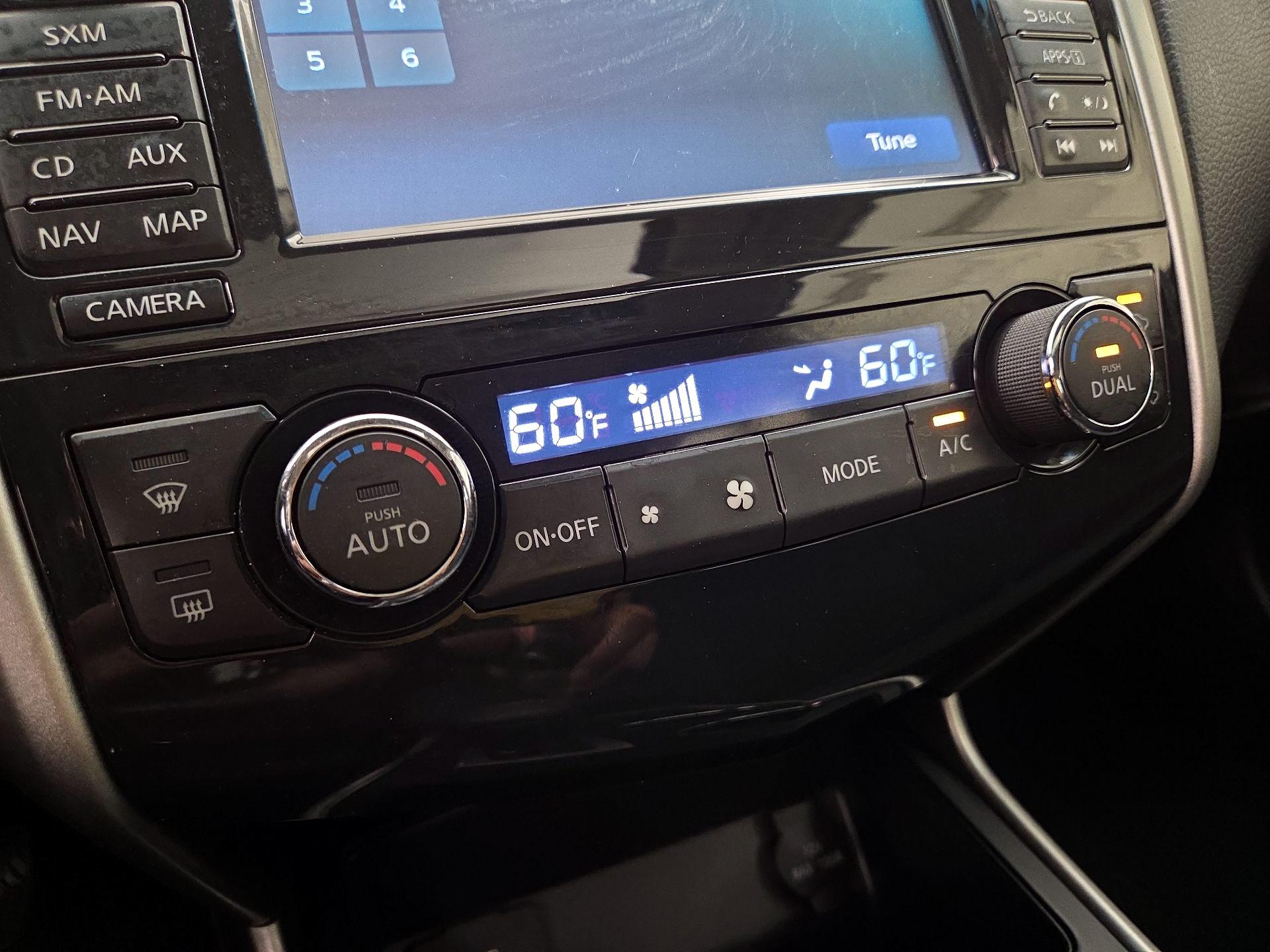 Thumbnail: 2015 Nissan Altima - 17