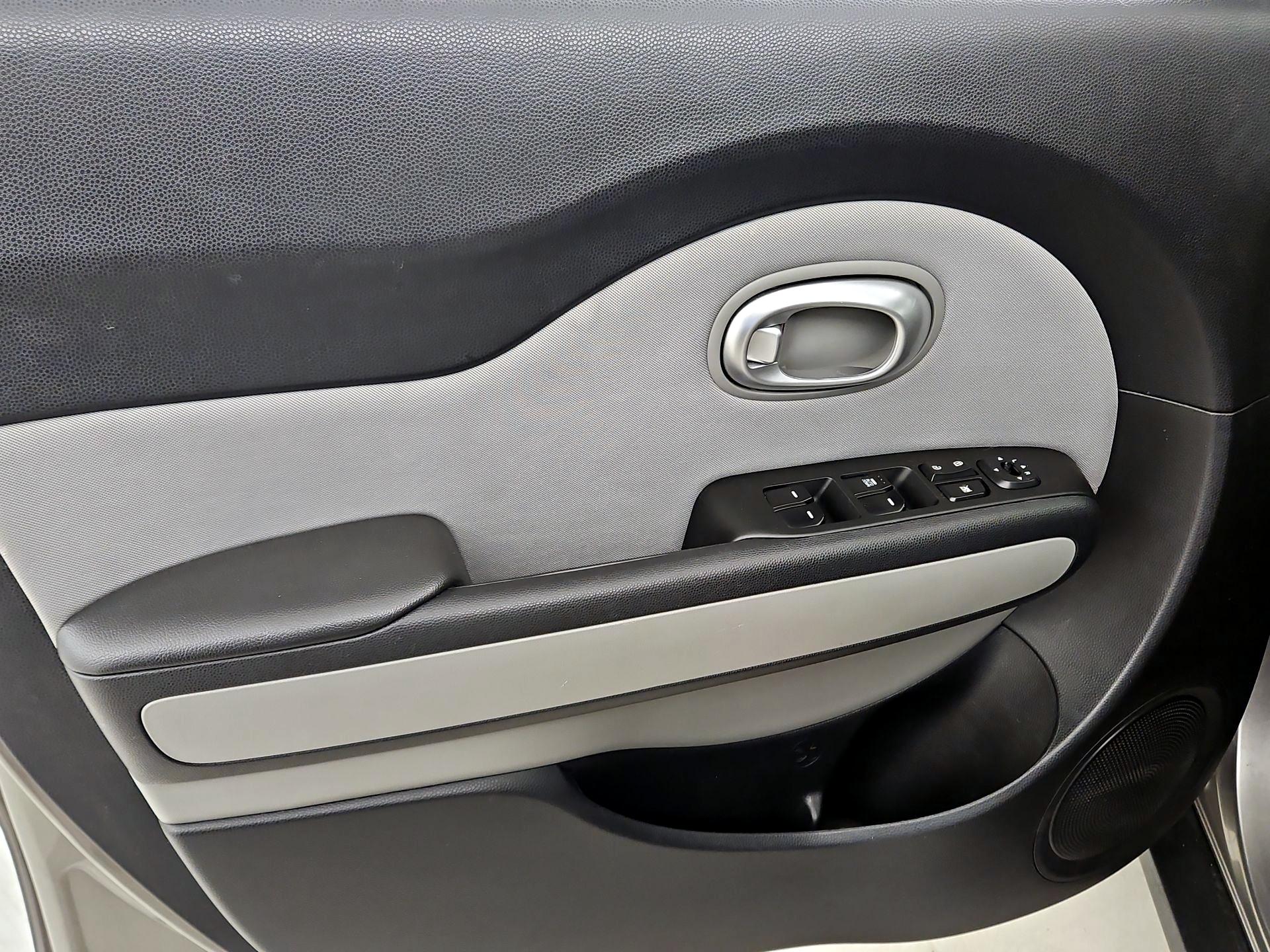 Thumbnail: 2015 Kia Soul - 12