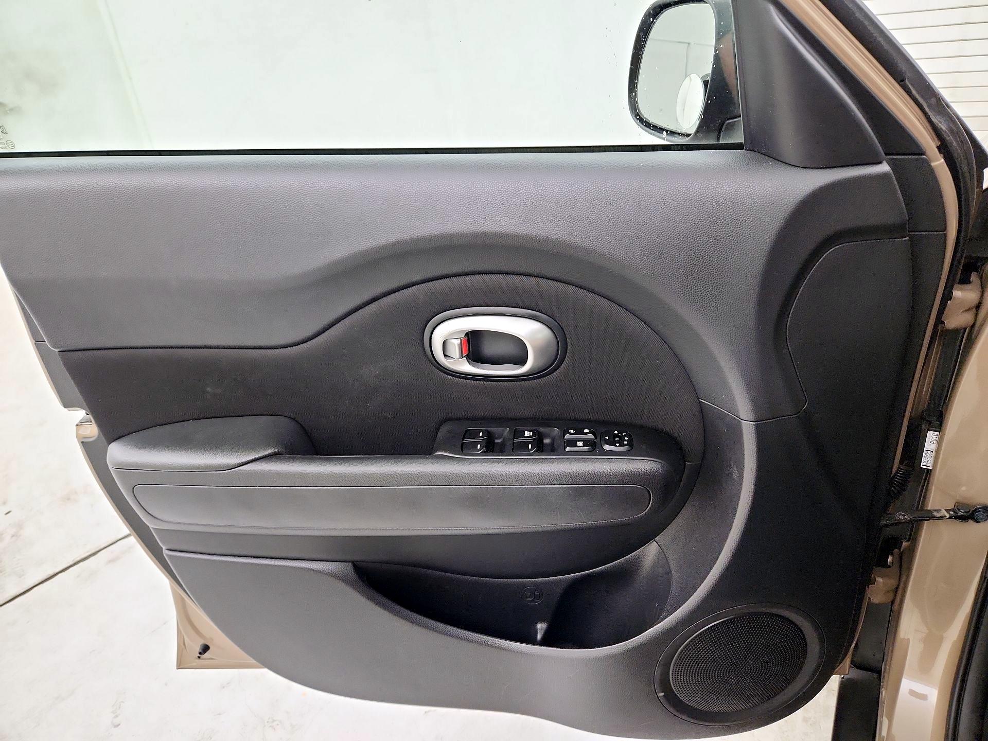 Thumbnail: 2015 Kia Soul - 12