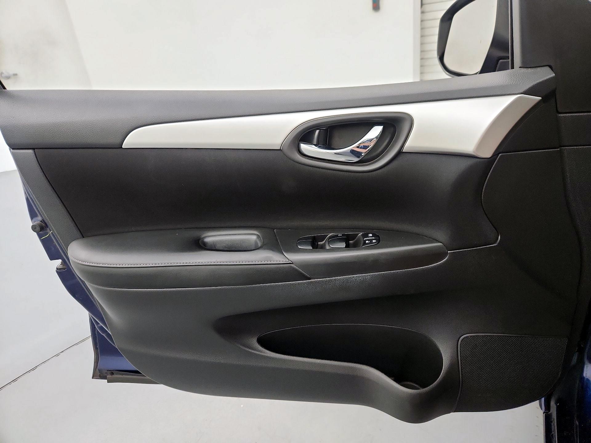 Thumbnail: 2019 Nissan Sentra - 12
