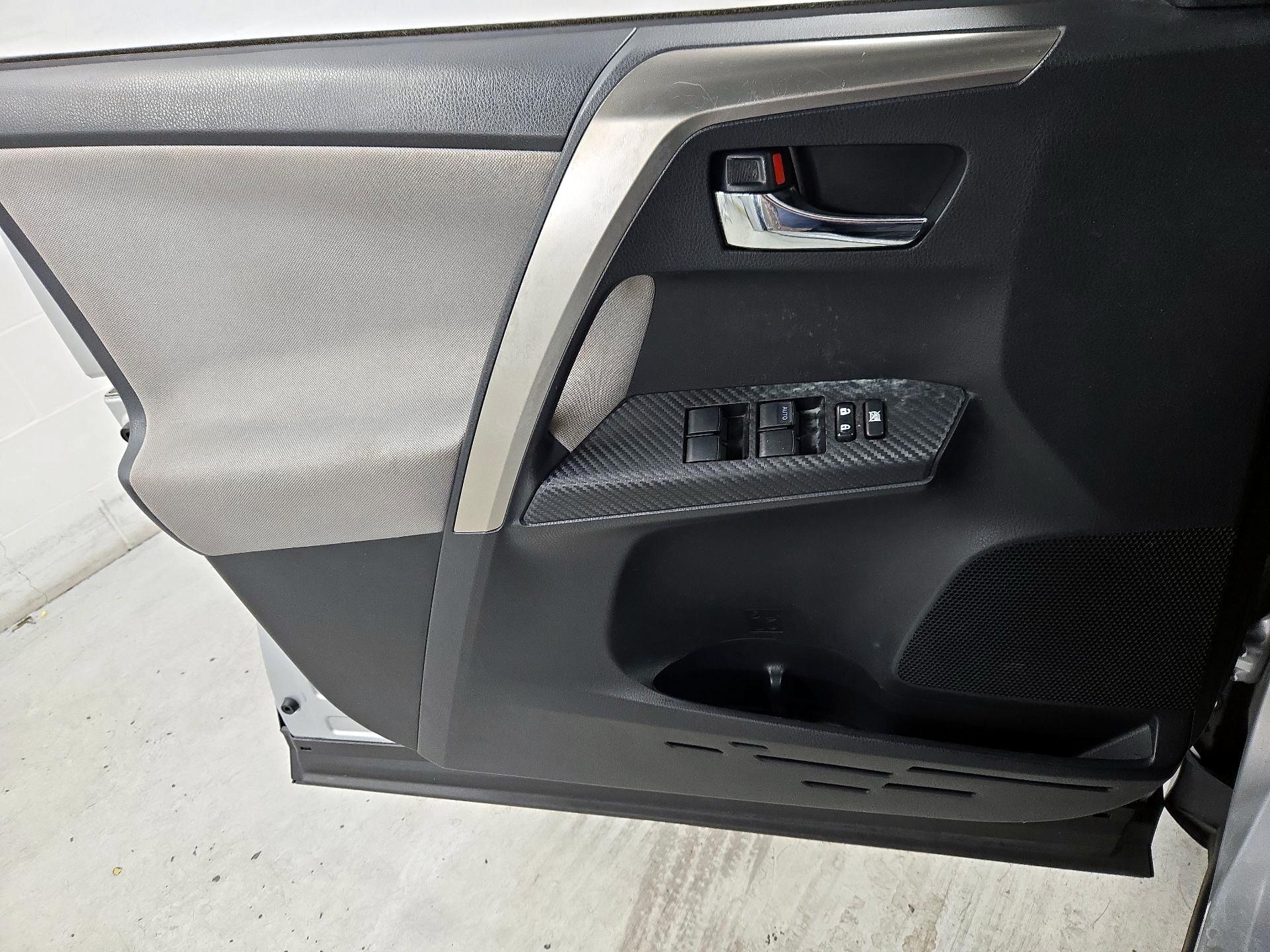 Thumbnail: 2015 Toyota RAV4 - 12