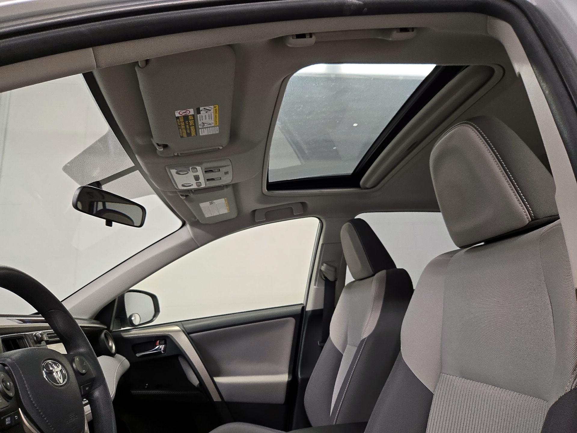Thumbnail: 2015 Toyota RAV4 - 19