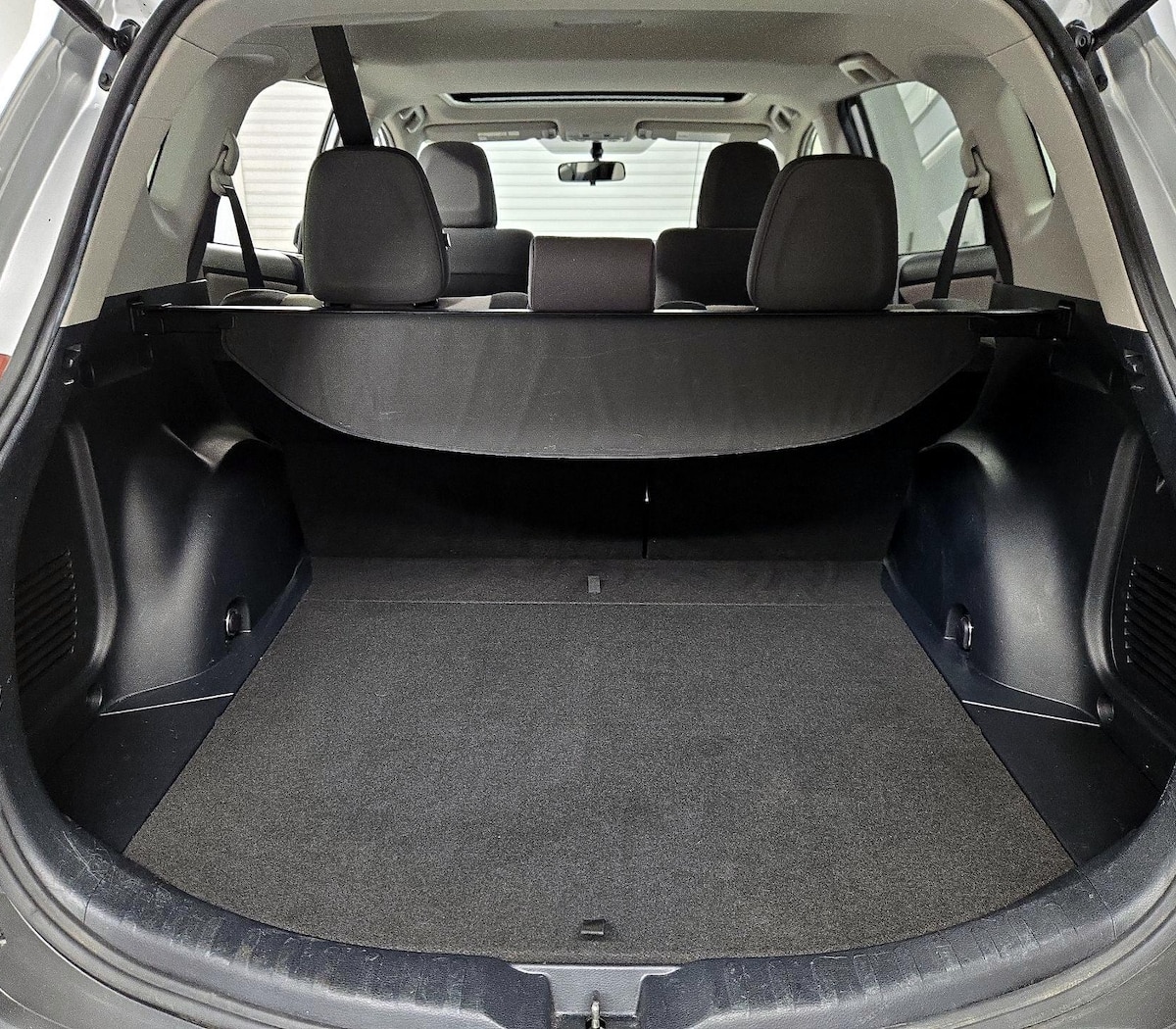 Trunk/Cargo (Seats Up)