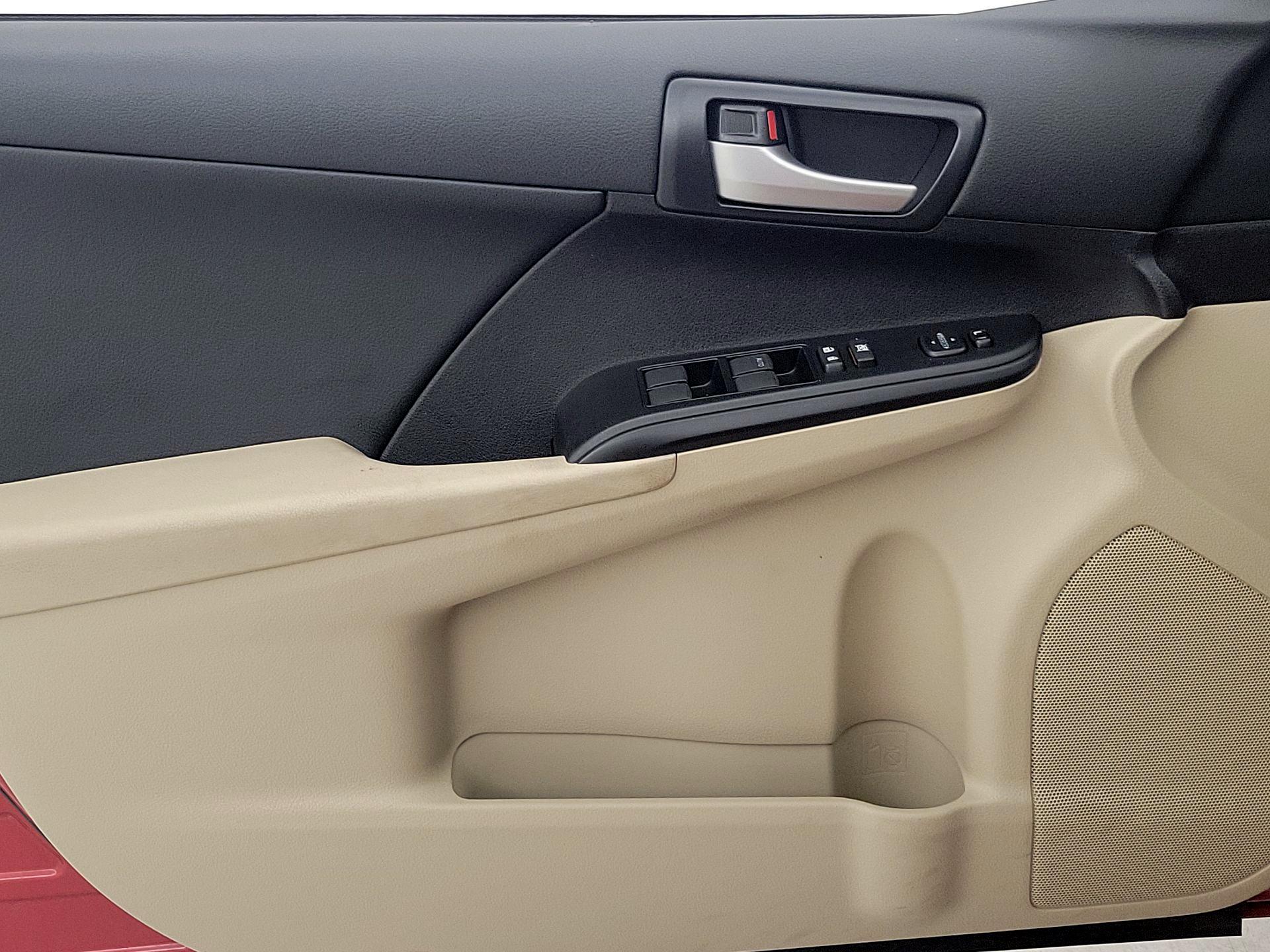 Thumbnail: 2014 Toyota Camry - 12