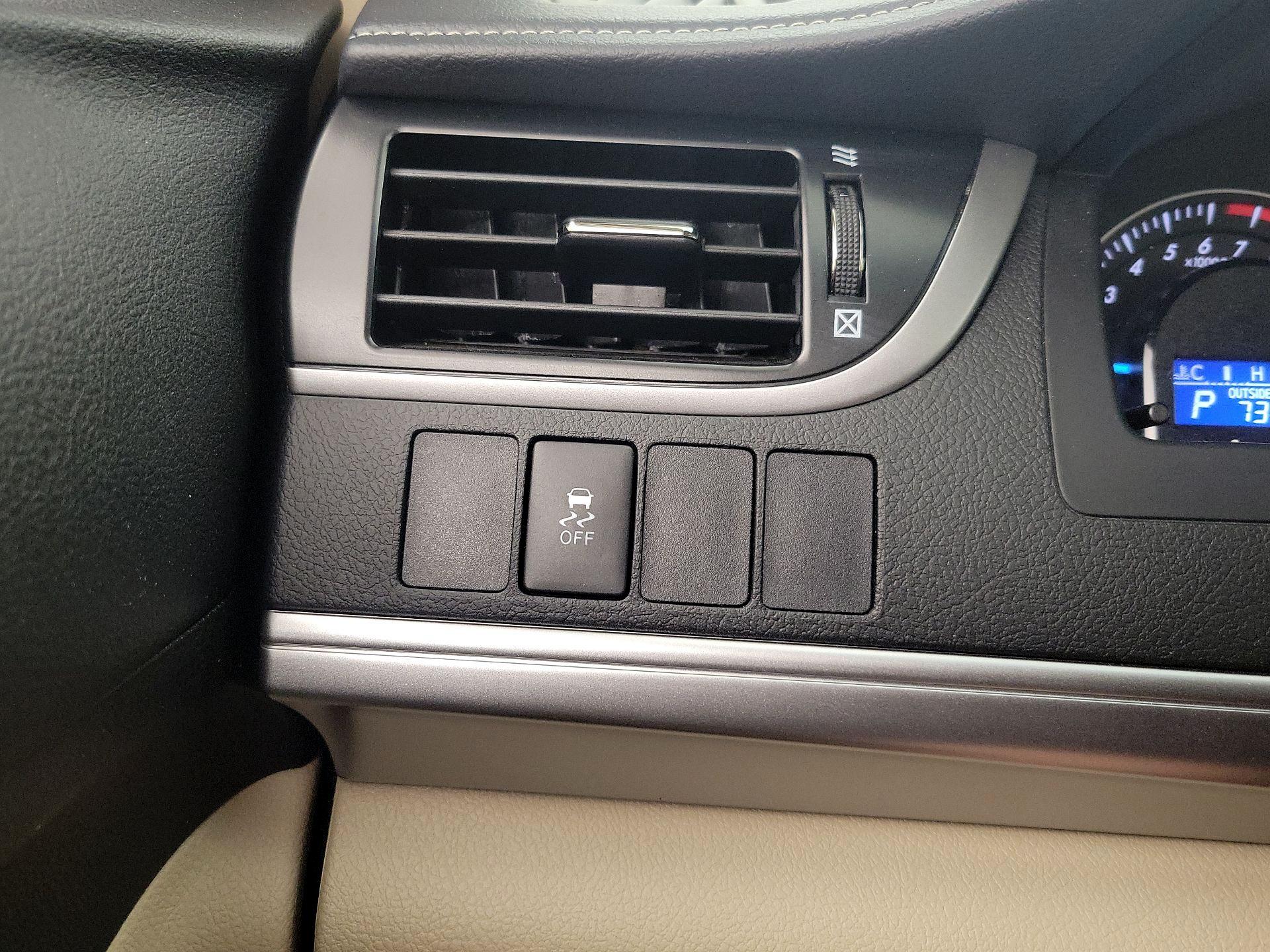Thumbnail: 2014 Toyota Camry - 13