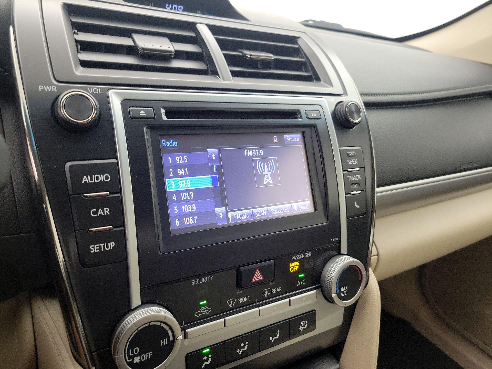 Thumbnail: 2014 Toyota Camry - 15