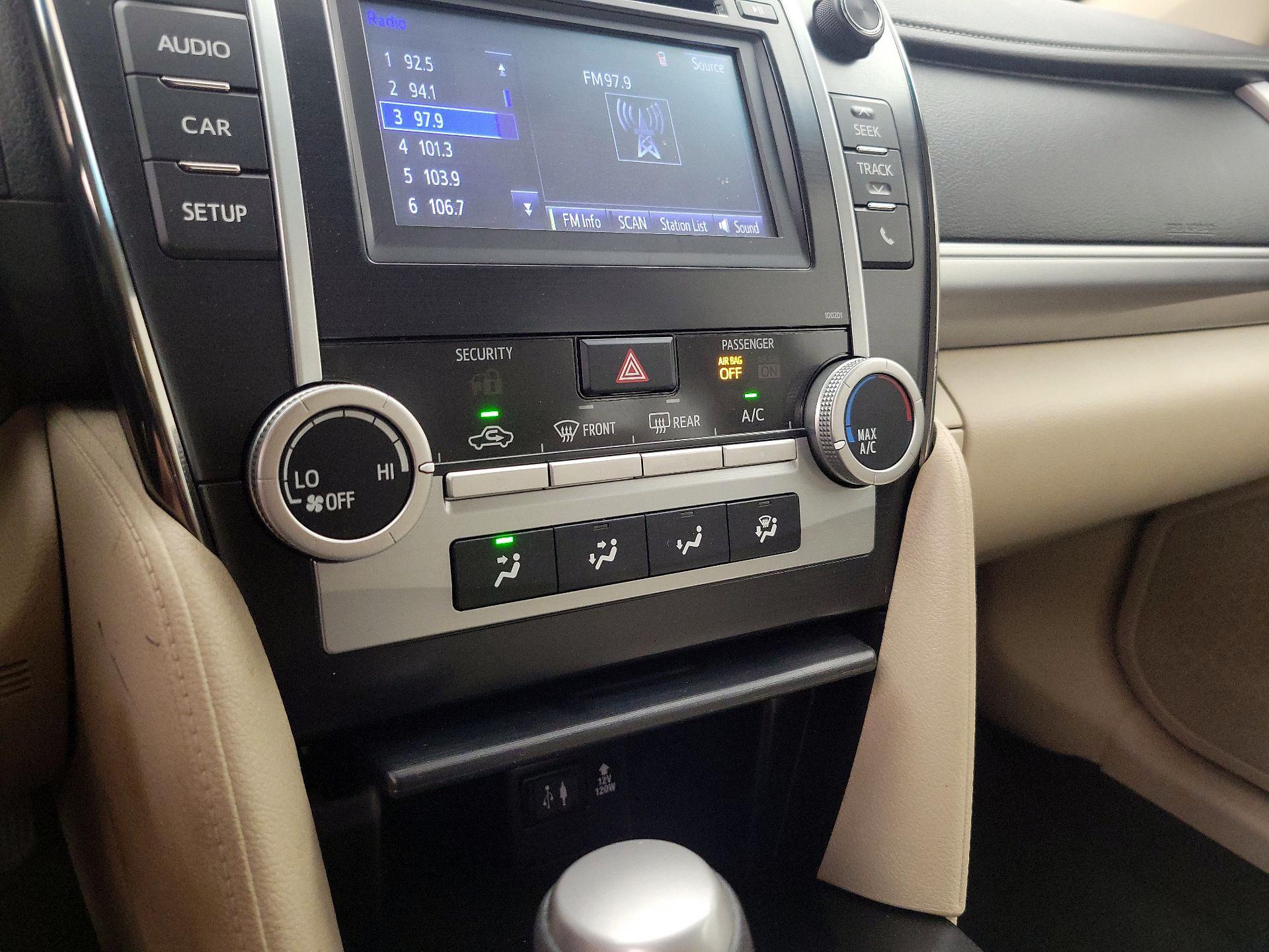 Thumbnail: 2014 Toyota Camry - 16