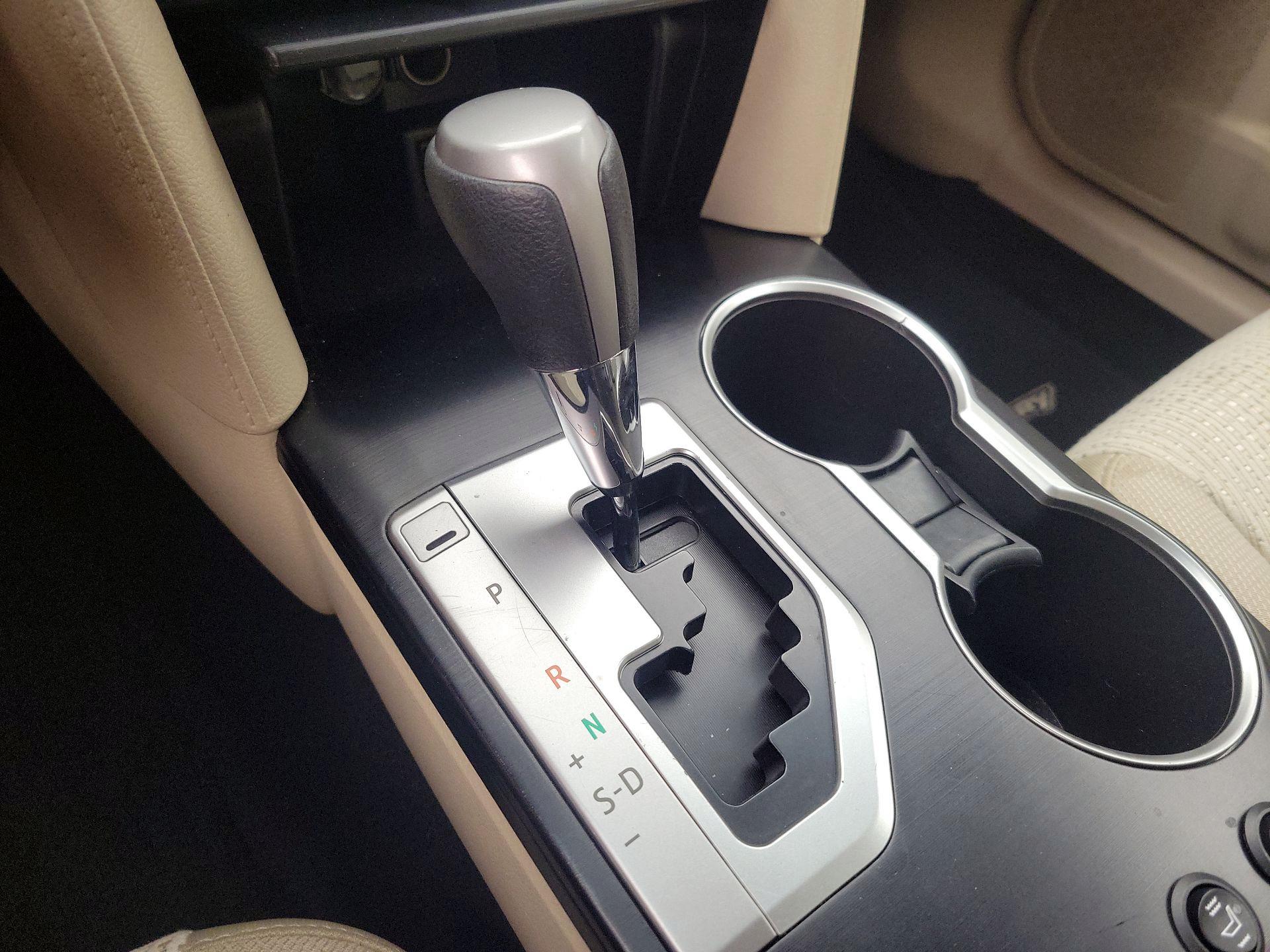 Thumbnail: 2014 Toyota Camry - 17