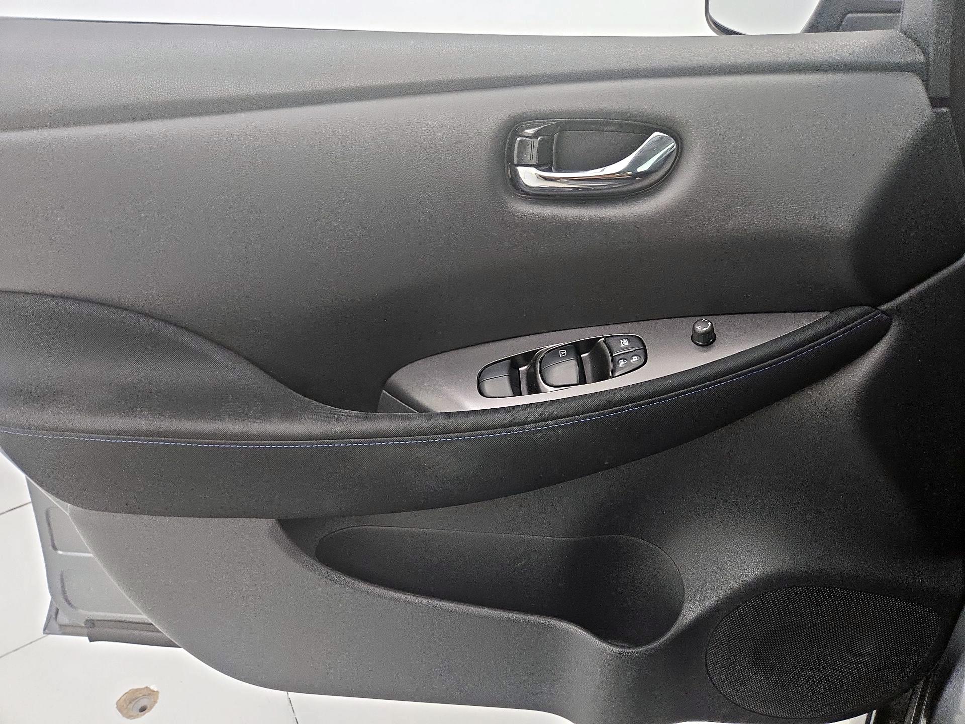 Thumbnail: 2019 Nissan Leaf - 12