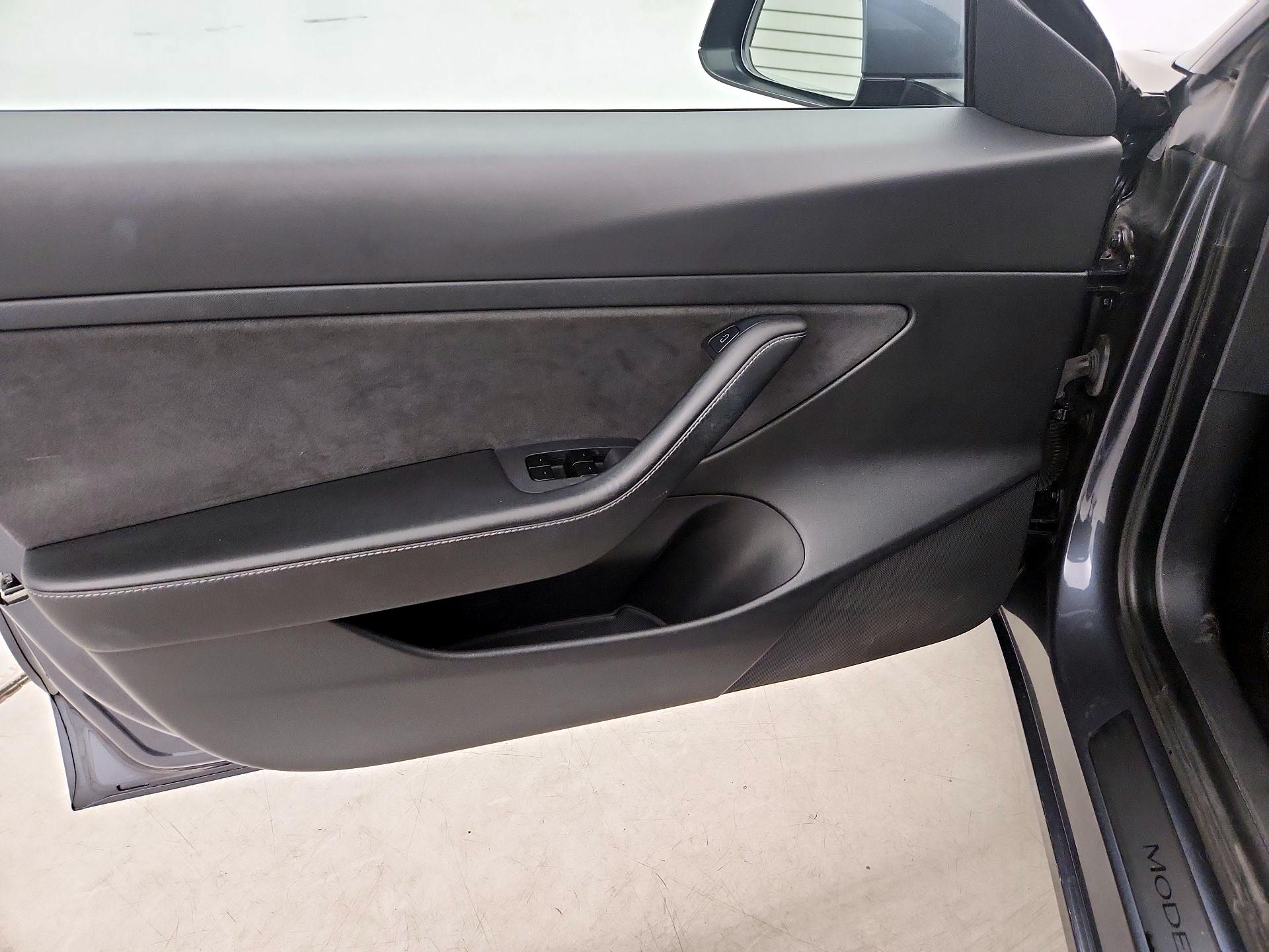 Thumbnail: 2021 Tesla Model 3 - 12