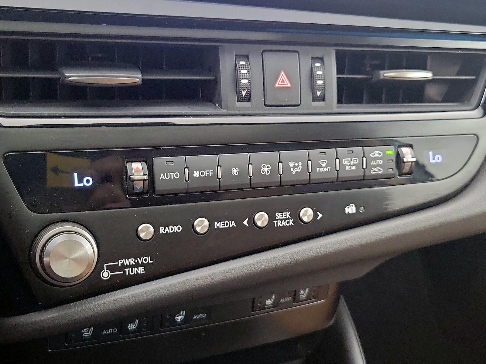 2024 Lexus ES 350 - Photo 17