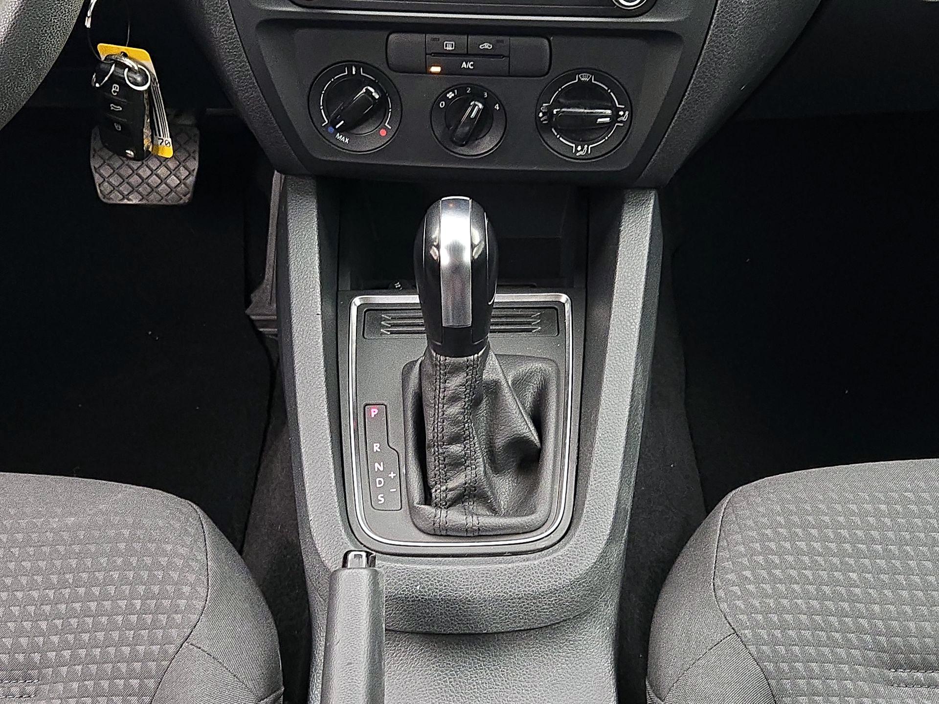 Thumbnail: 2016 Volkswagen Jetta - 16