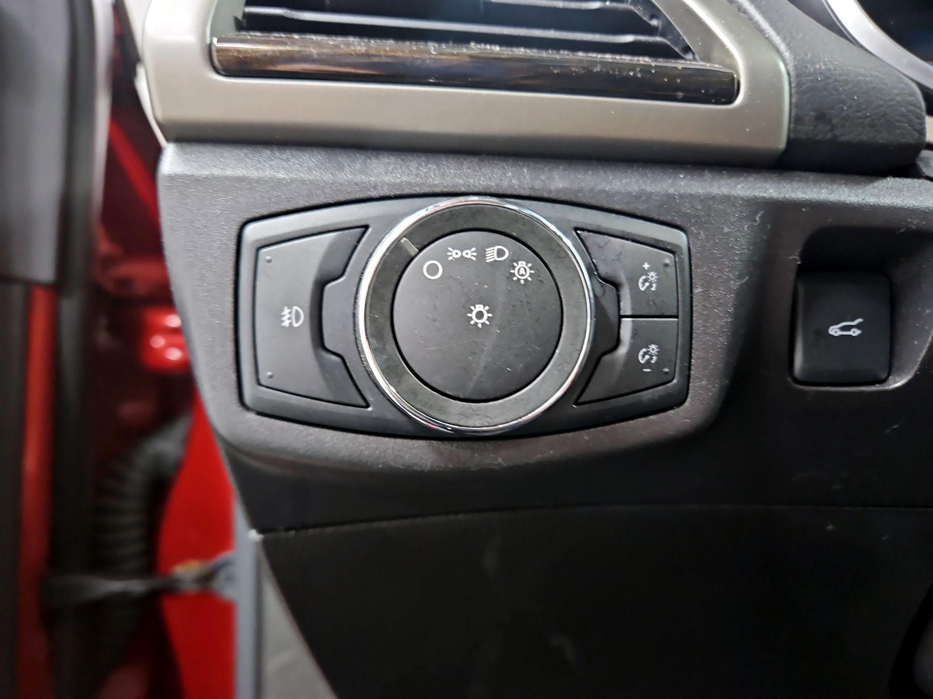 Thumbnail: 2016 Ford Fusion - 13