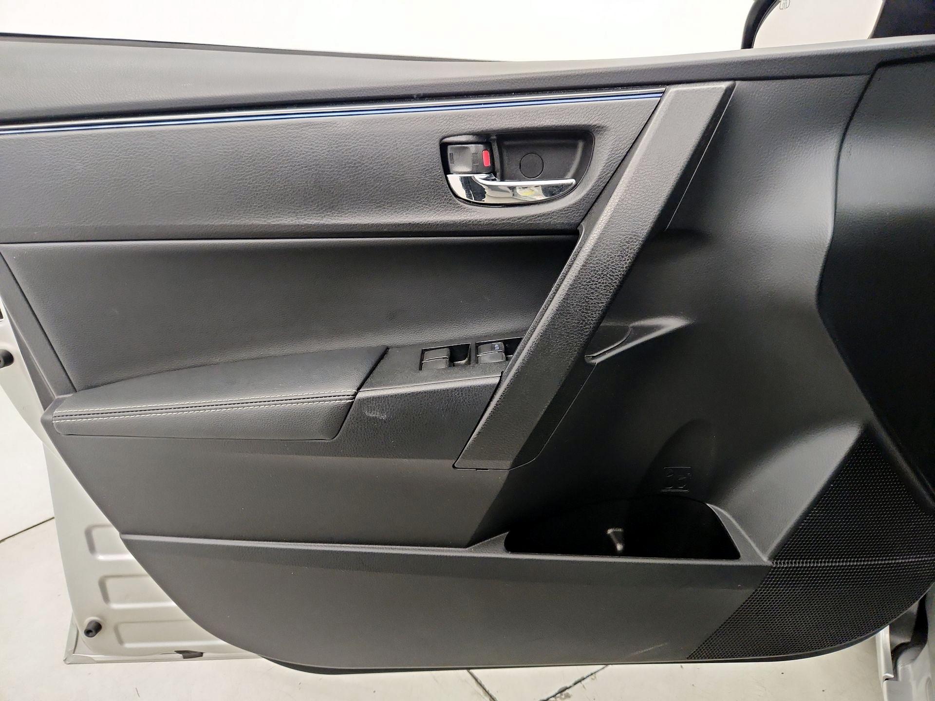 Thumbnail: 2018 Toyota Corolla - 12