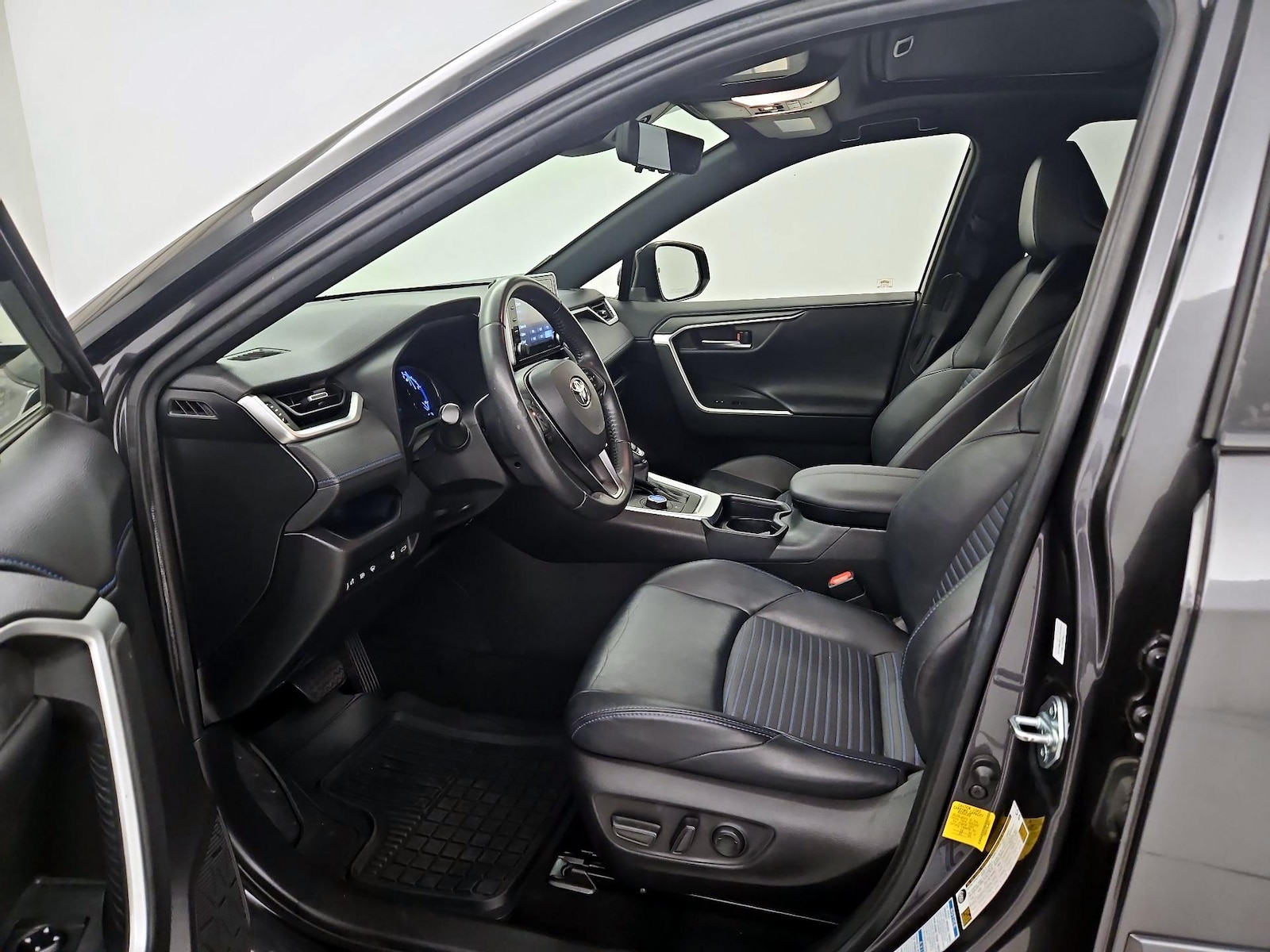 2020 Toyota RAV4 XSE - Photo 12