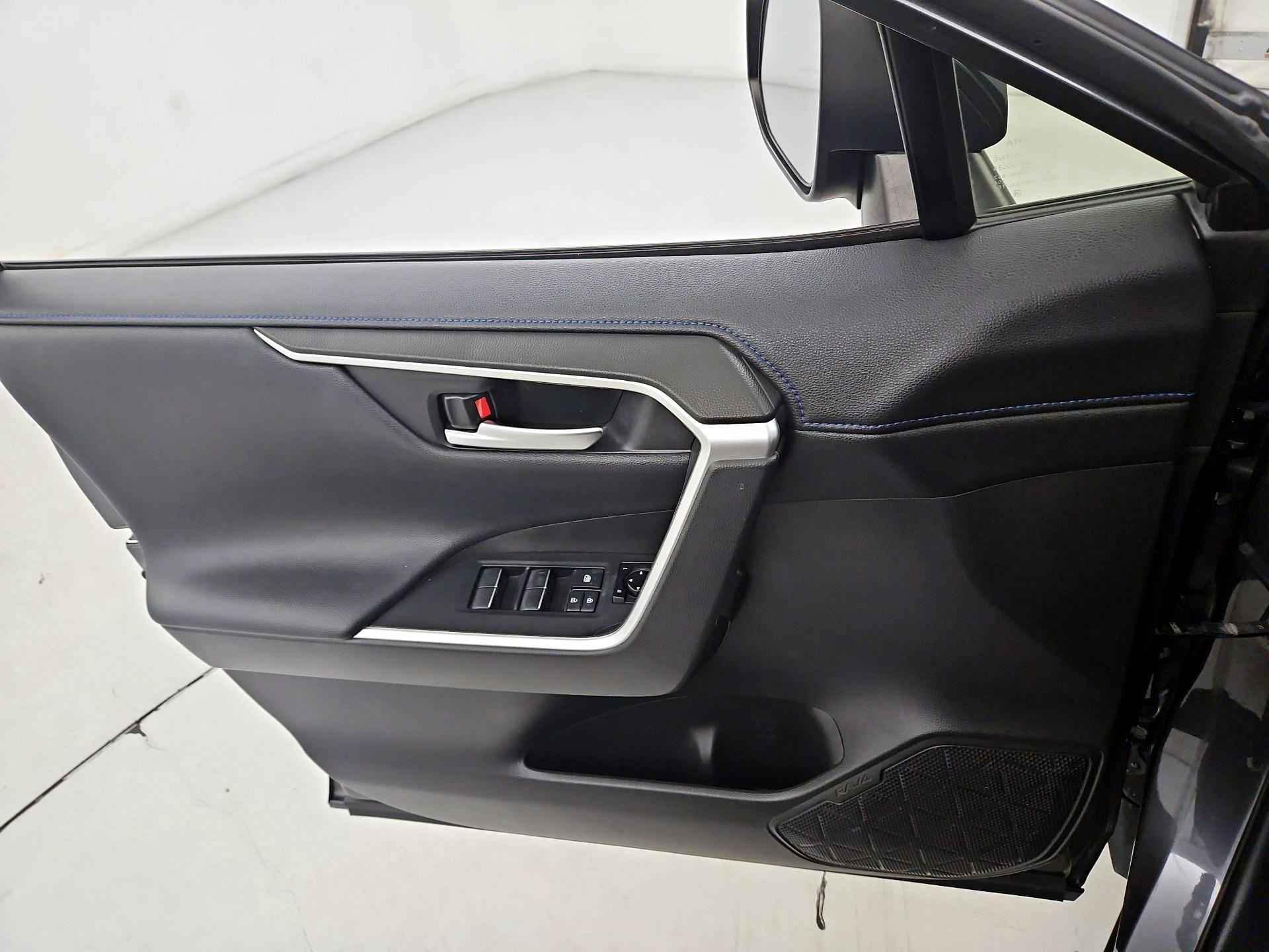 Thumbnail: 2020 Toyota RAV4 - 12