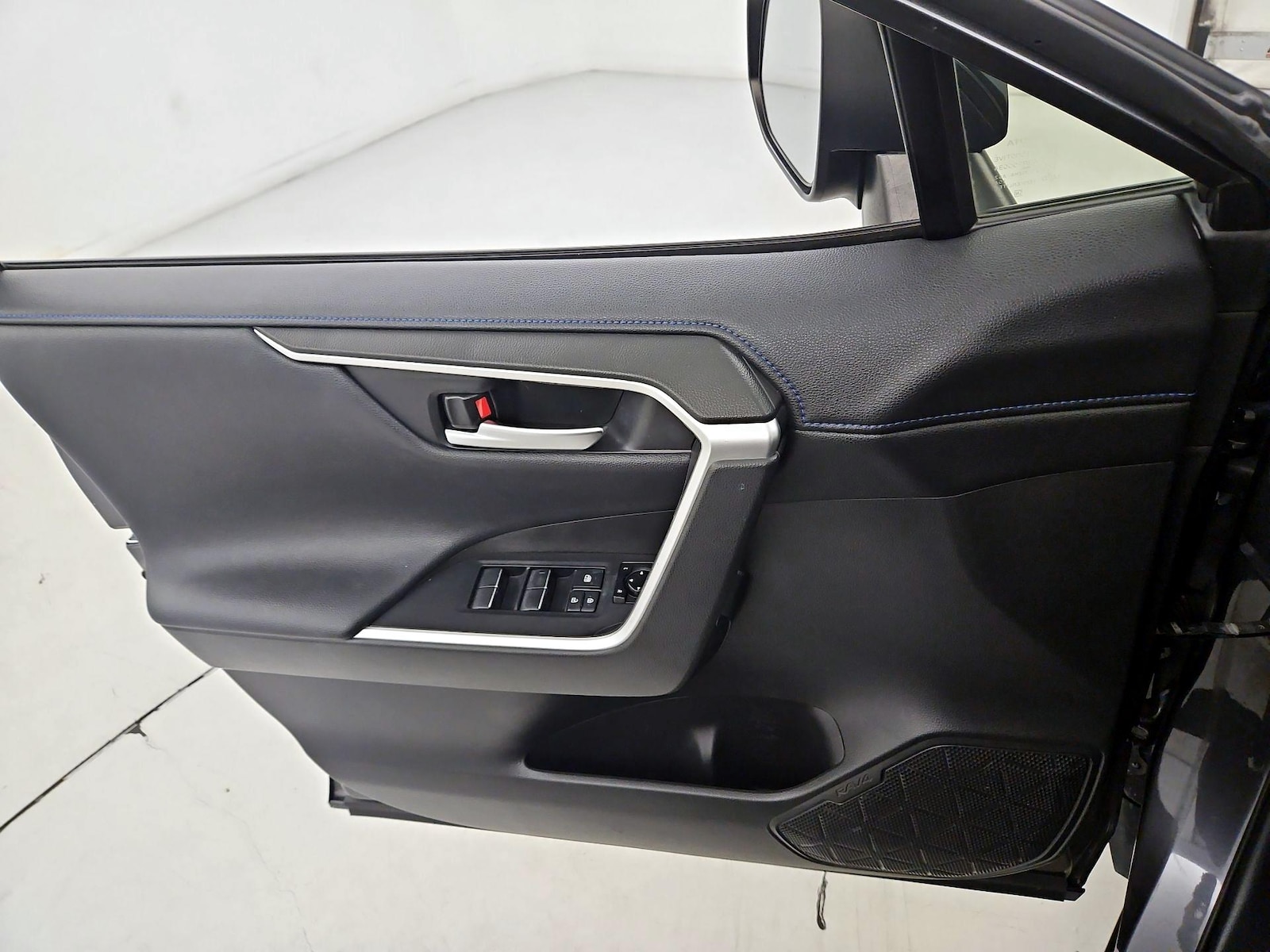 2020 Toyota RAV4 XSE - Photo 13