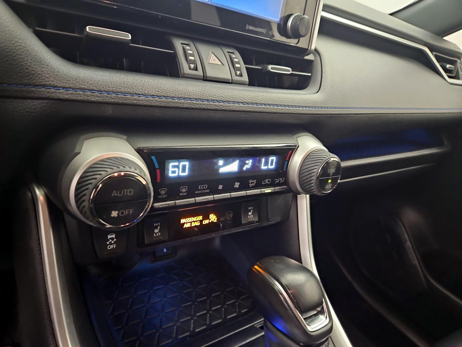 Thumbnail: 2020 Toyota RAV4 - 16