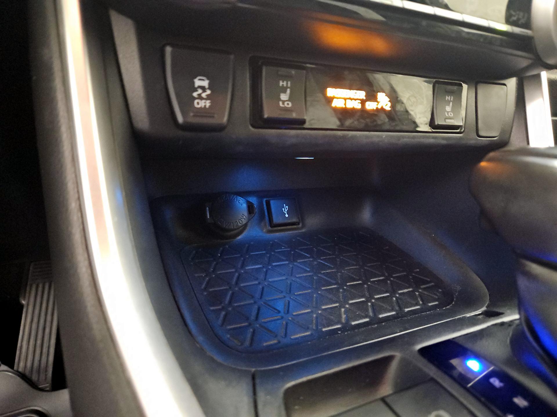 Thumbnail: 2020 Toyota RAV4 - 18