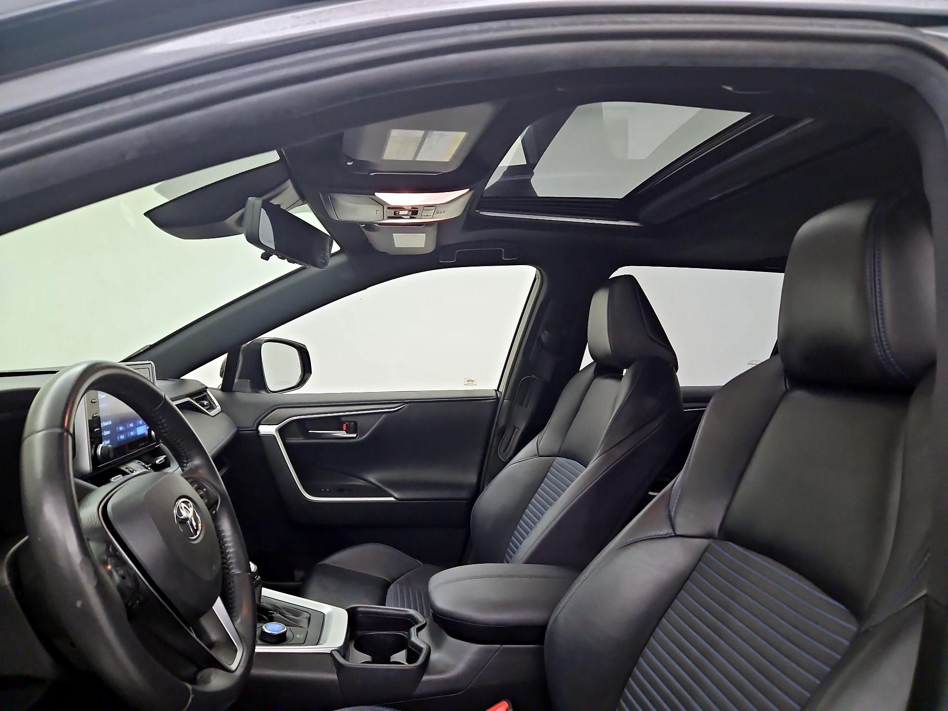 Thumbnail: 2020 Toyota RAV4 - 19